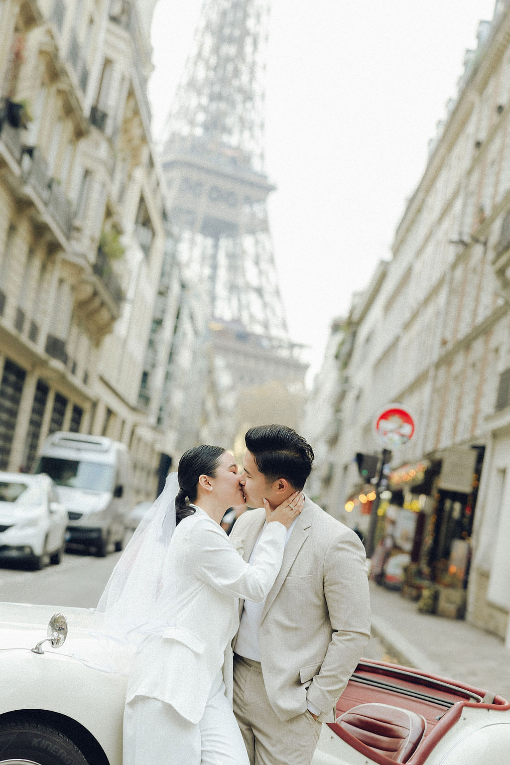 Paris Pre-Wedding Photoshoot with Eiﬀel Tower Louvre Museum Parisian Cafe Vintage Car Rooftop Night at Parisian Streets pre-wedding photo