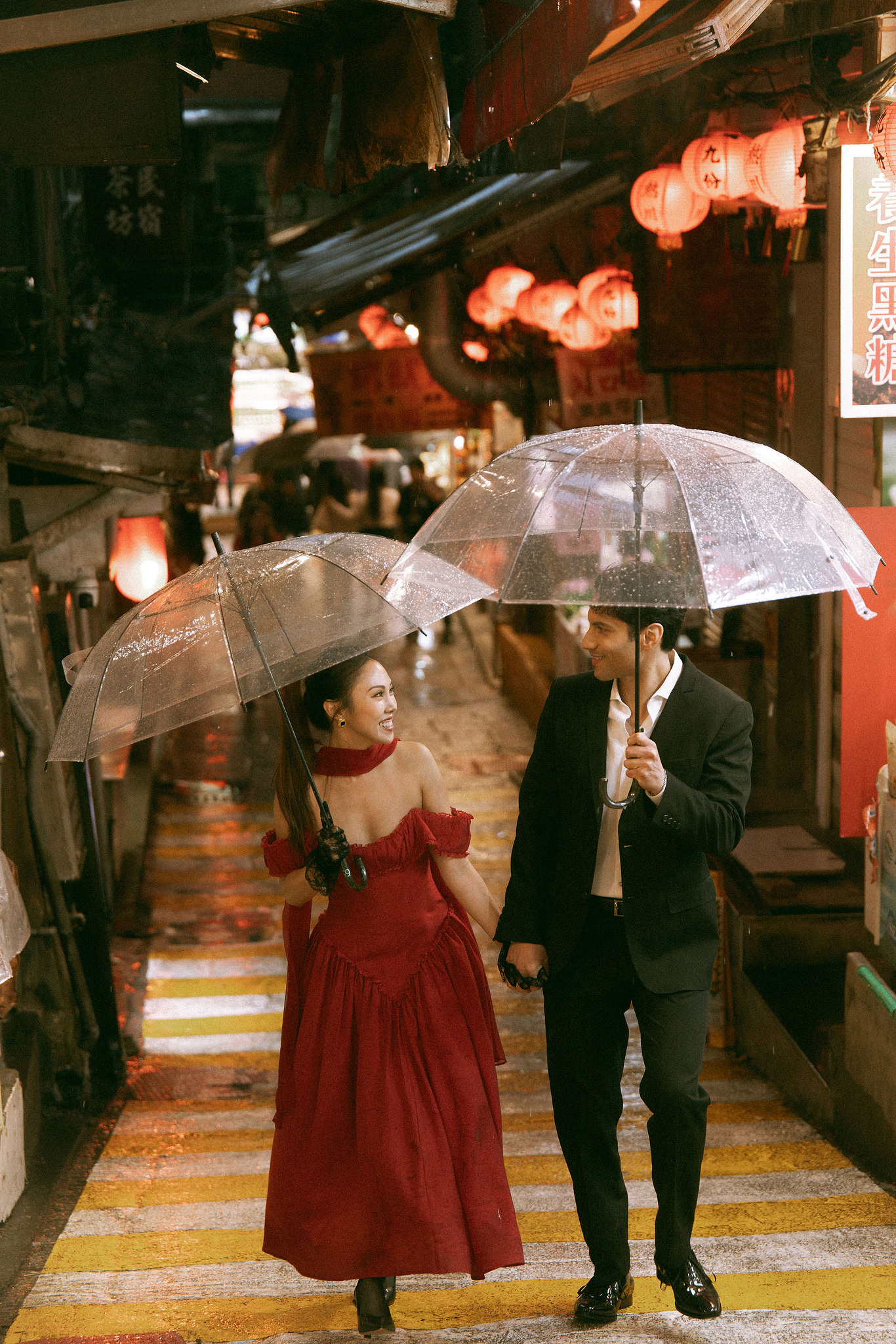 Taiwan Pre-Wedding Photoshoot | Bopiliao Historical Block, Nanya Rocks, Jinguashi & Jiufen at Jiufen pre-wedding photo