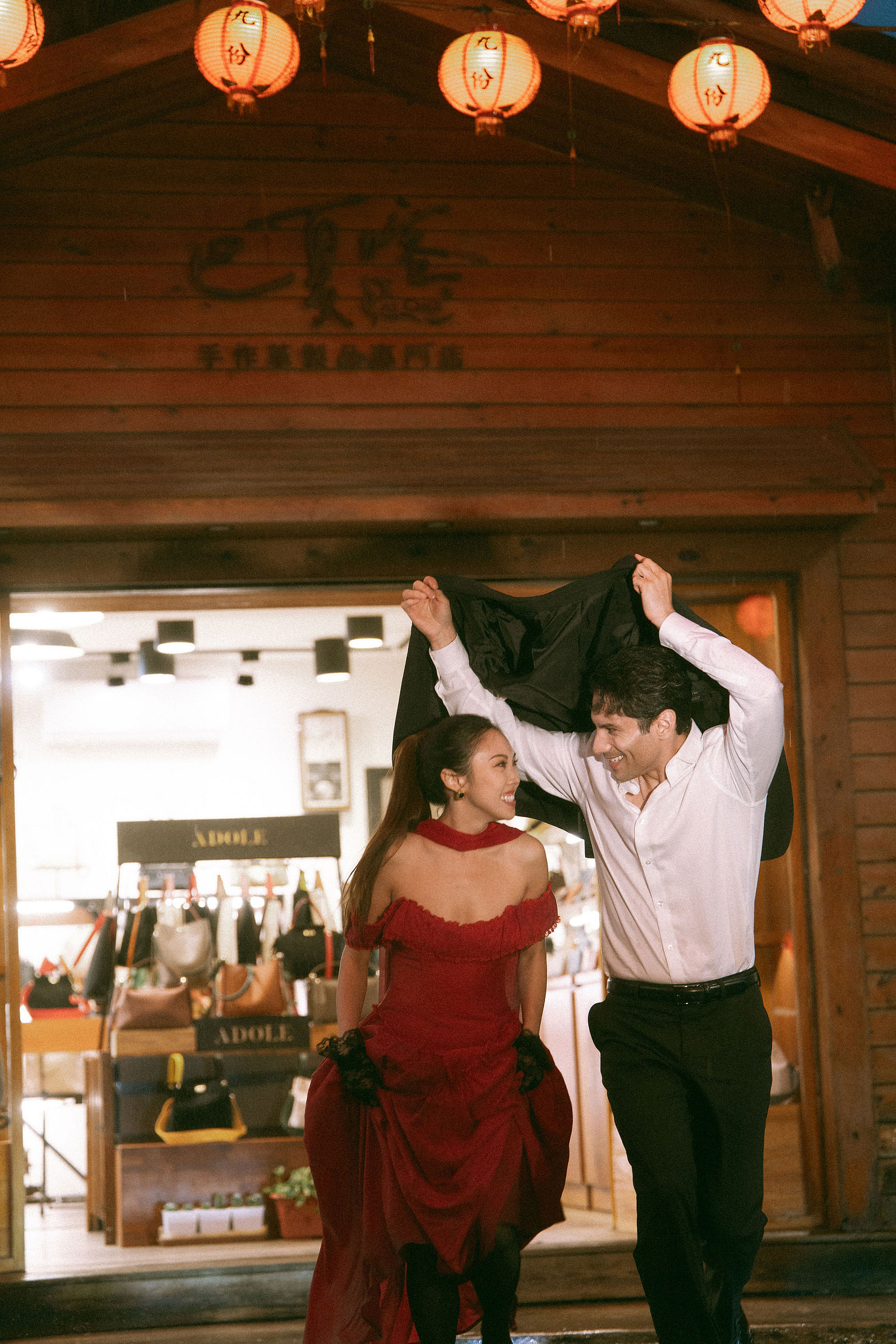 Taiwan Pre-Wedding Photoshoot | Bopiliao Historical Block, Nanya Rocks, Jinguashi & Jiufen at Jiufen pre-wedding photo