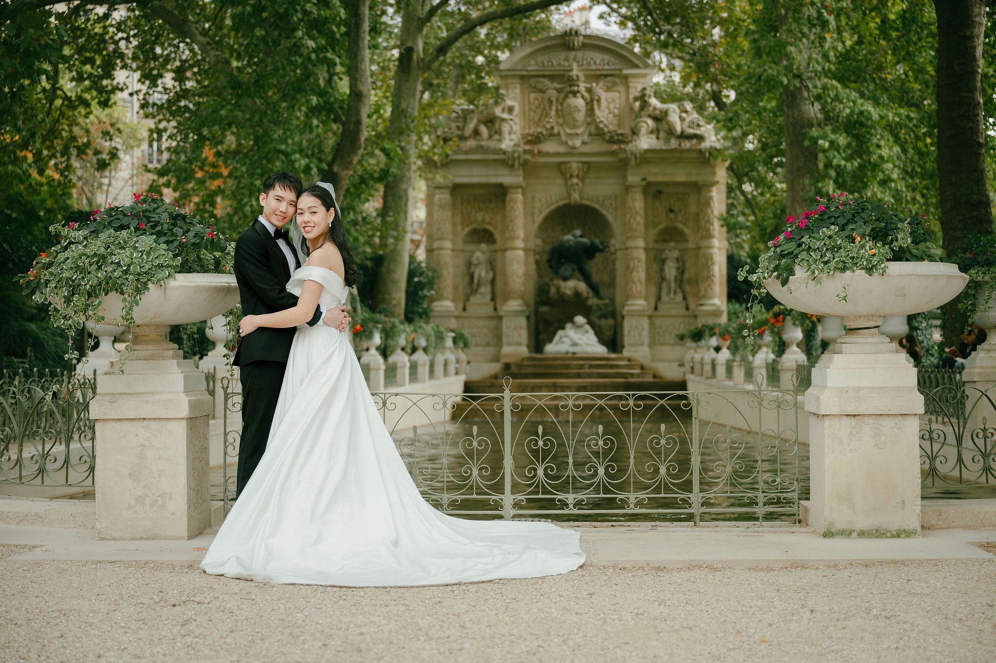 Paris Autumn Pre-Wedding Photoshoot | Place du Trocadéro, Port de Billy, Avenue de Camoëns, Louvre & Luxembourg Gardens at Luxembourg Gardens pre-wedding photo