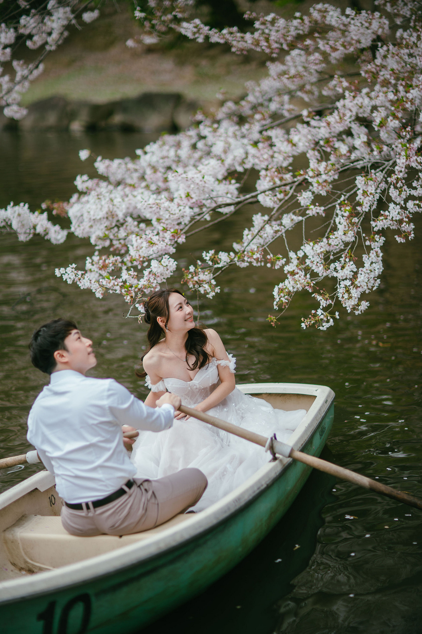 Kyoto Pre-Wedding Photoshoot | Fushimi Inari, Nara Deer Park & Mt. Wakakusa at Nara Deer Park pre-wedding photo