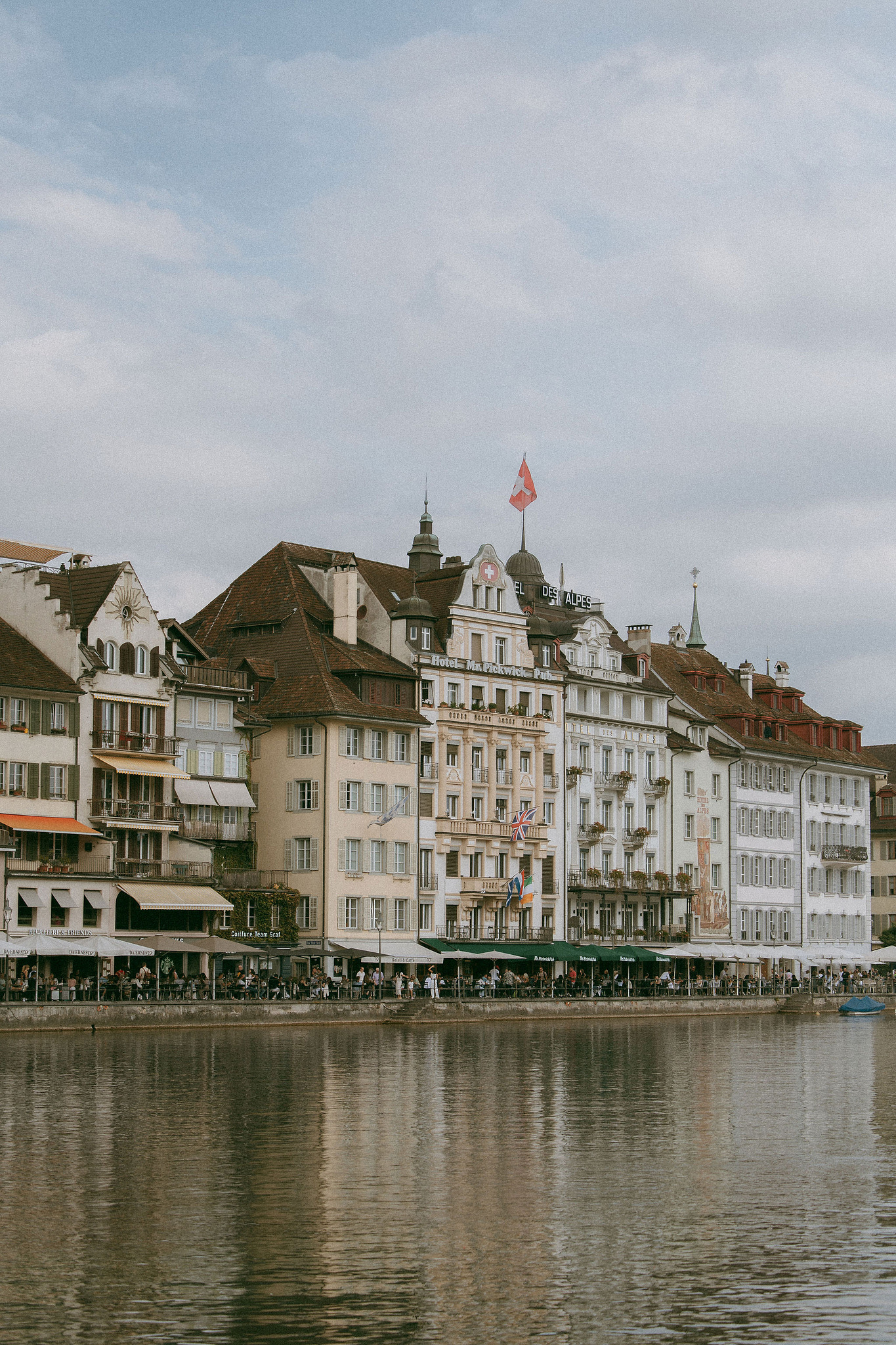 Switzerland Honeymoon Photoshoot Lucerne City Grindelwald First Cliff Lauterbrunnen Village at Lucerne pre-wedding photo