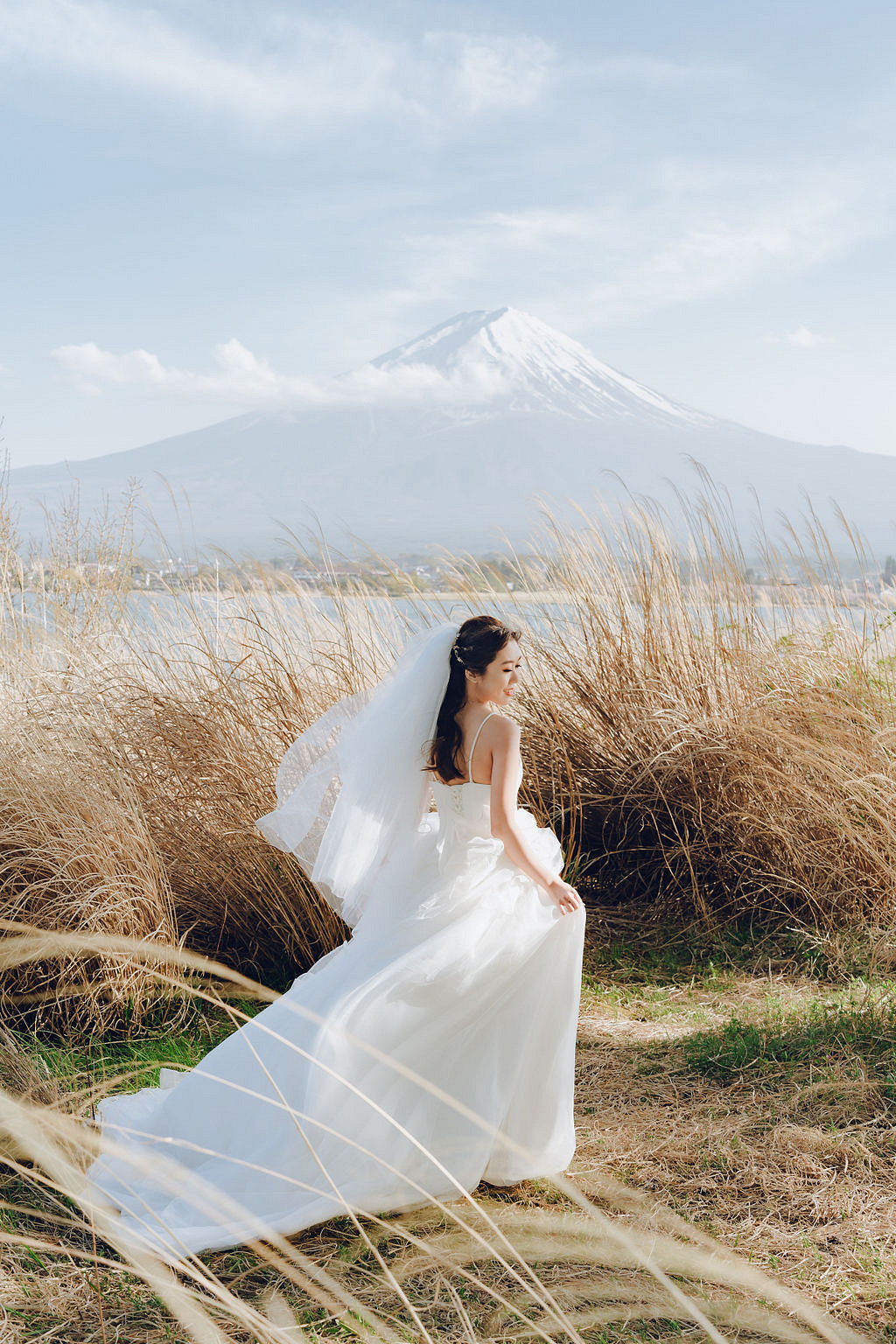 Tokyo & Mt Fuji Pre-Wedding Photoshoot | Mt Fuji Shrine, Chureito Pagoda & Lake Kawaguchiko at Lake Kawaguchiko pre-wedding photo