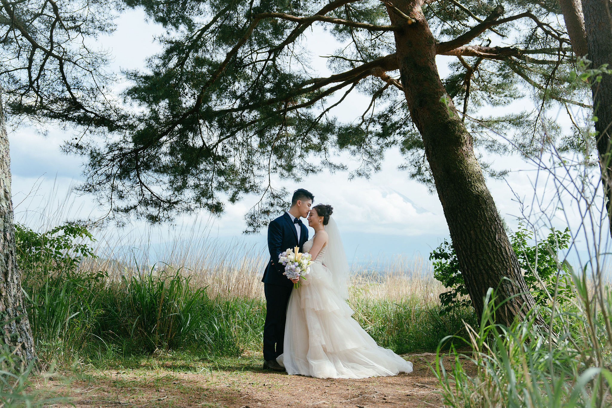 Mt. Fuji Pre-Wedding Photoshoot | Mt. Fuji Village, Oishi Park, Lake Kawaguchiko & Mt. Fuji Park at Lake Kawaguchiko pre-wedding photo
