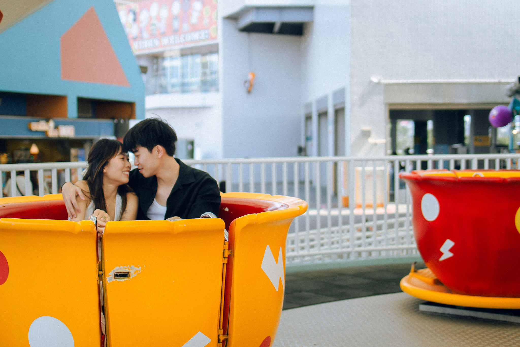 Taiwan Pre-Wedding Photoshoot | Dadaocheng & Children's Amusement Park at Children's Amusement Park pre-wedding photo