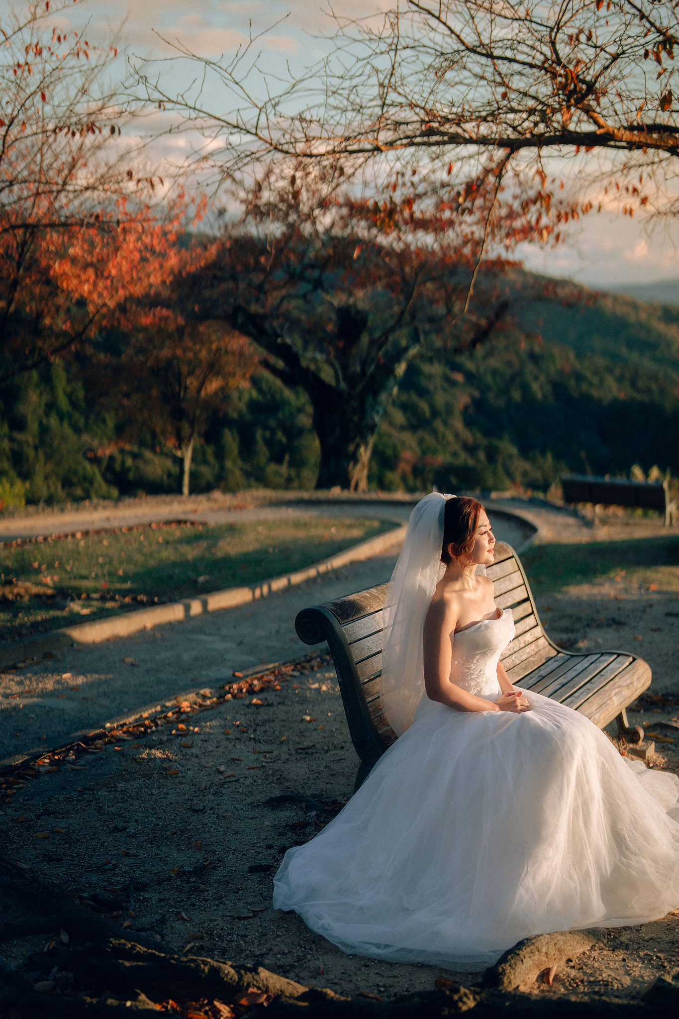 Kyoto Pre-Wedding Photoshoot | Arashiyama River, Arashiyama Temple & Mt. Wakakusa at Mt. Wakakusa pre-wedding photo
