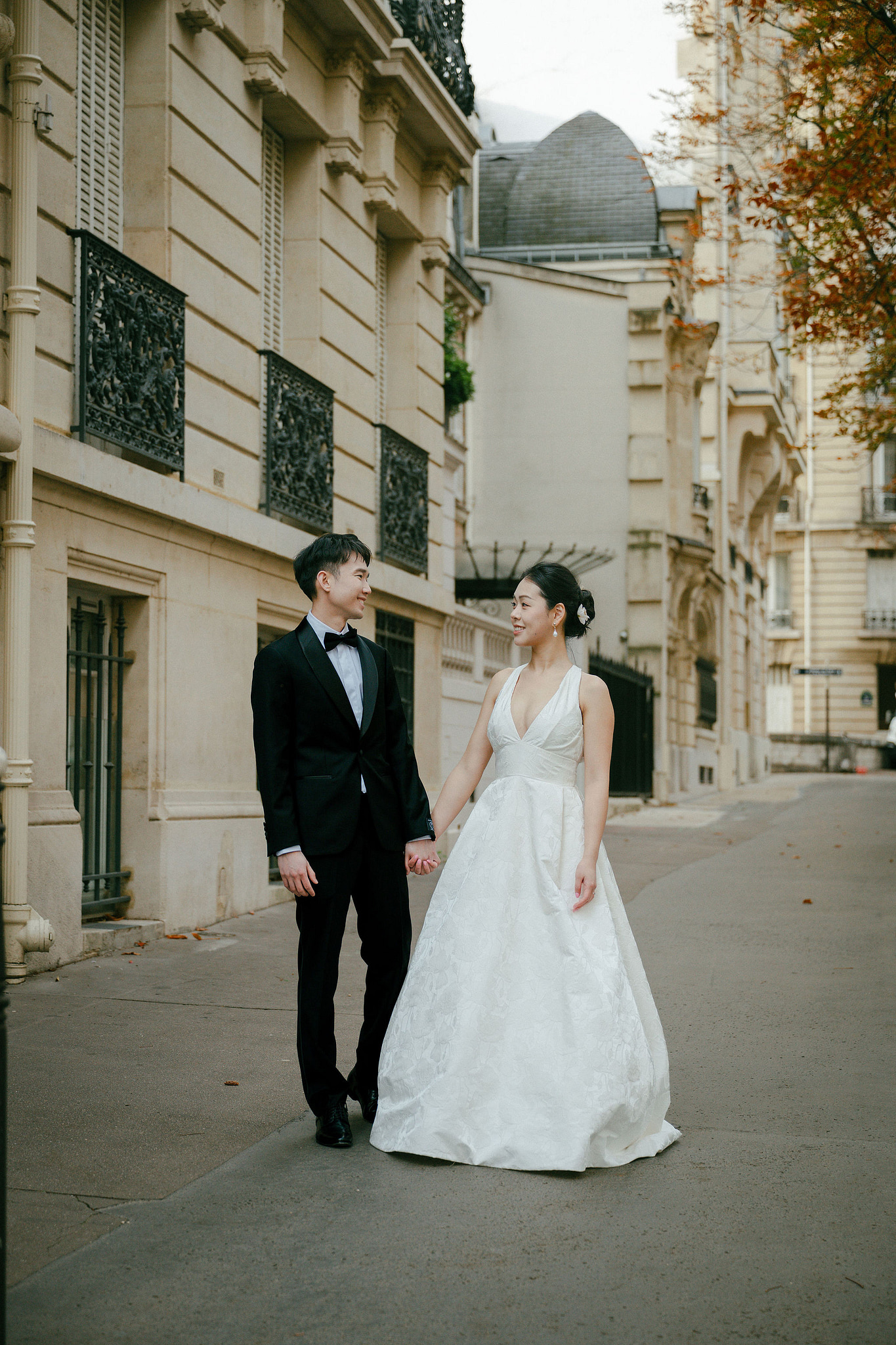 Paris Autumn Pre-Wedding Photoshoot | Place du Trocadéro, Port de Billy, Avenue de Camoëns, Louvre & Luxembourg Gardens at Avenue de Camoëns pre-wedding photo