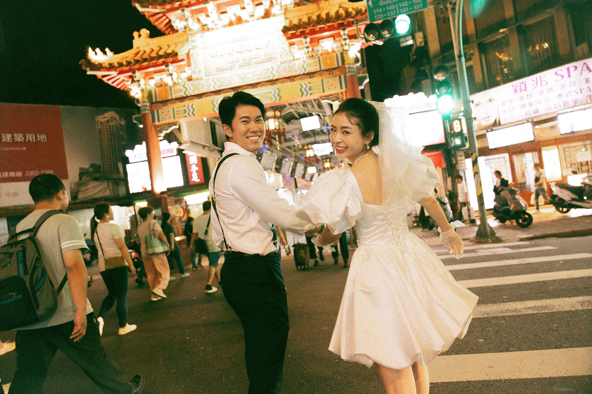 Taiwan Pre-Wedding Photoshoot Traditional Garden Qi Pao Experience Yangmingshan Vintage Night Market Shoot at Night Market pre-wedding photo