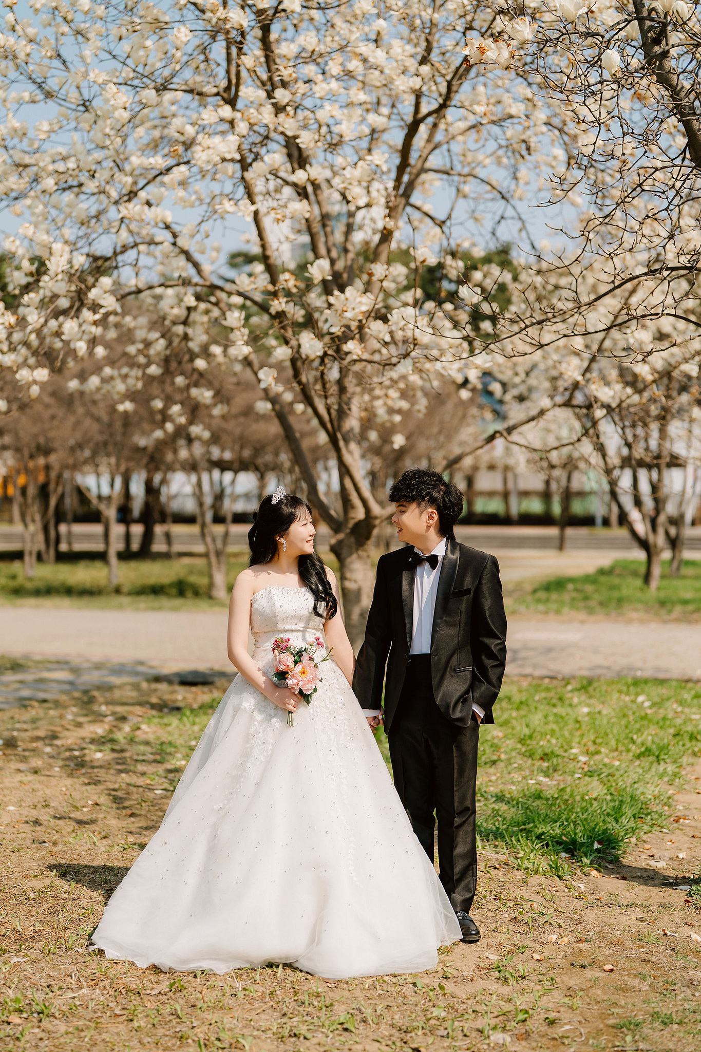 Seoul Pre-Wedding Photoshoot | Yongma Land, Seoul Forest & Namsangol Hanok Village at Seoul Forest pre-wedding photo