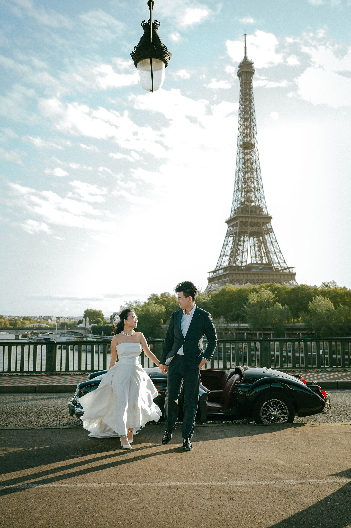Paris Pre-Wedding Photoshoot | Bir-Hakeim Bridge, Paris Streets & Château de Fontainebleau at Bir-Hakeim Bridge pre-wedding photo