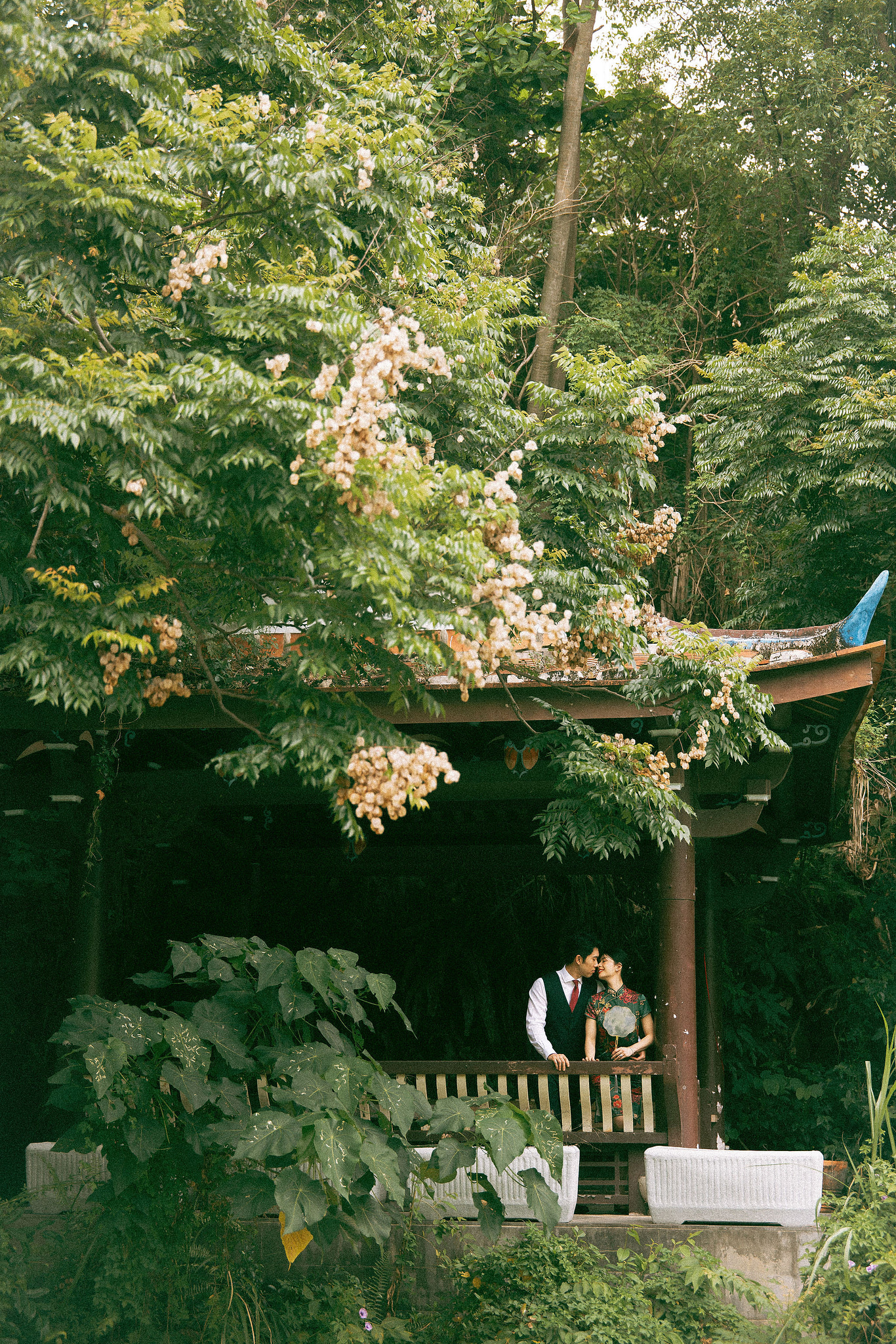 Taiwan Pre-Wedding Photoshoot Traditional Garden Qi Pao Experience Yangmingshan Vintage Night Market Shoot at Historic Garden pre-wedding photo