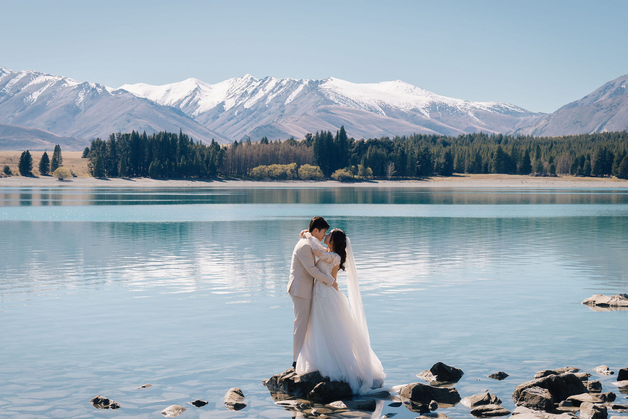 New Zealand Pre-Wedding Photoshoot | Lake Wakatipu, Alta Tarns, Coromandel Peak to Mount Cook at Lake Tekapo pre-wedding photo