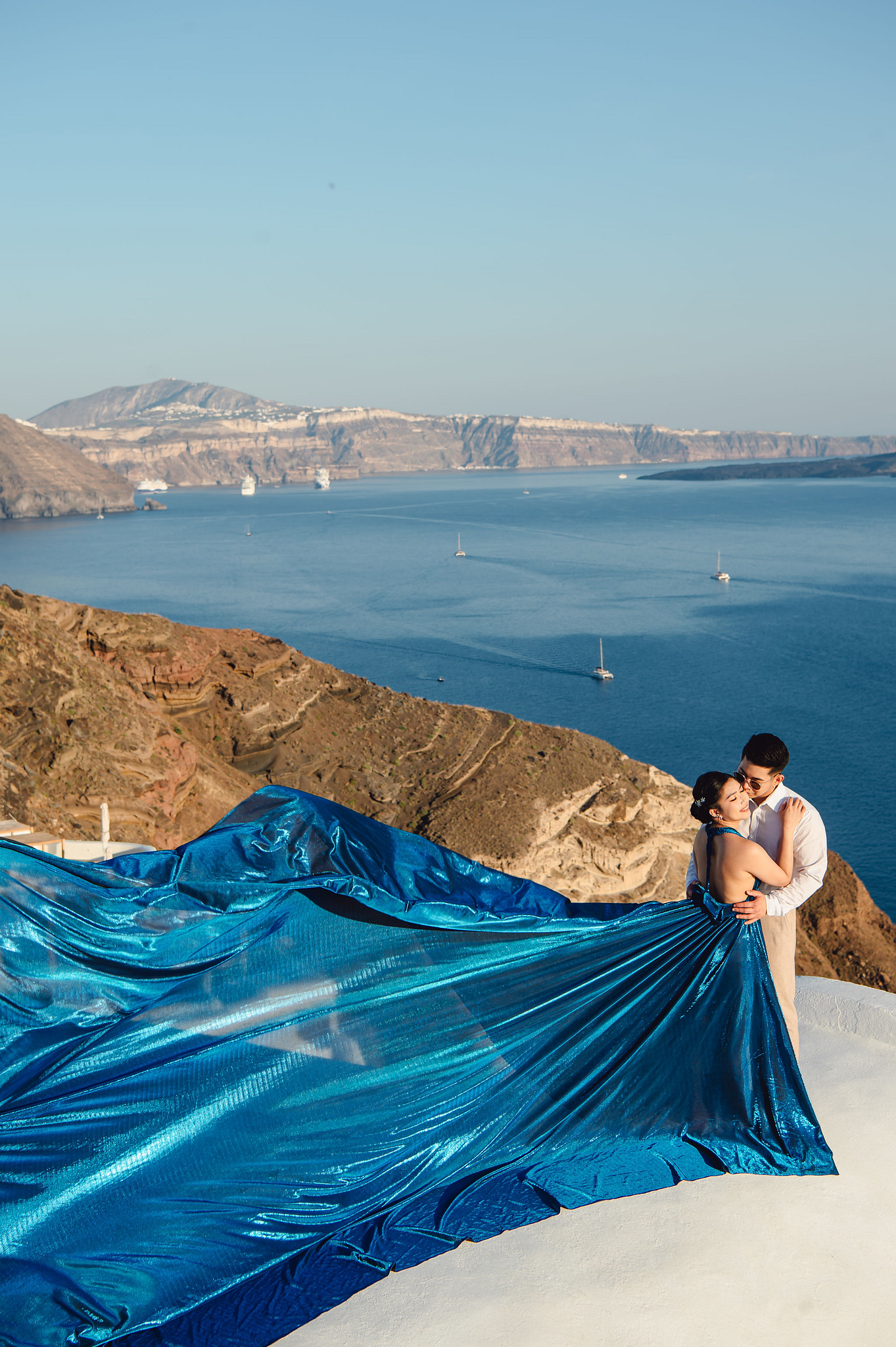 Santorini Pre-Wedding Photoshoot | Imerovigli, Firostefani & Finikia at Finikia pre-wedding photo