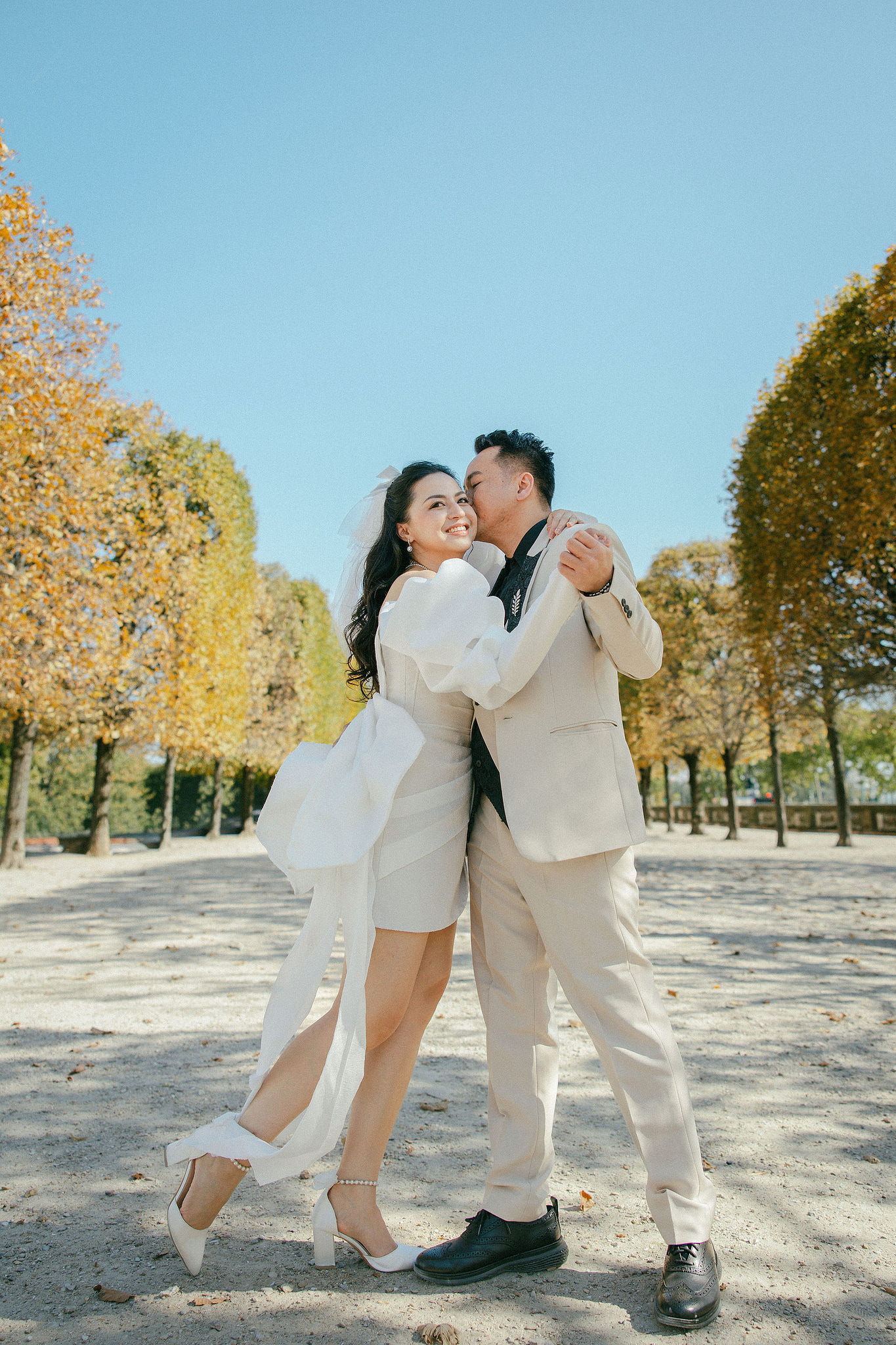 Paris Autumn Pre-Wedding Photoshoot | Avenue de Camoëns, Tuileries Garden, Louvre, Pont Alexandre III & Bir-Hakeim Bridge at Tuileries Garden pre-wedding photo