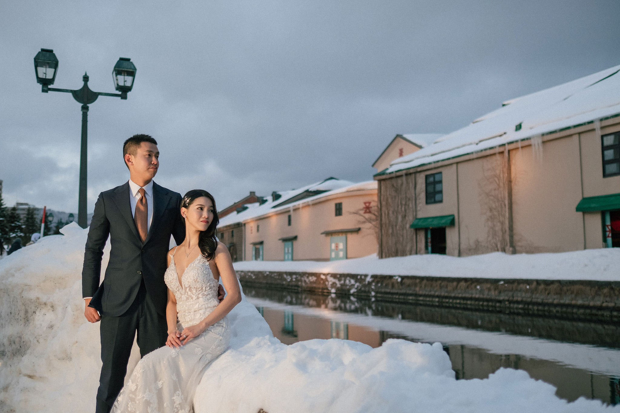 Hokkaido Pre-Wedding Photoshoot with Iyahiko Shrine, Nakajima Park, Moerenuma Park & Otaru Canal at Otaru Port pre-wedding photo