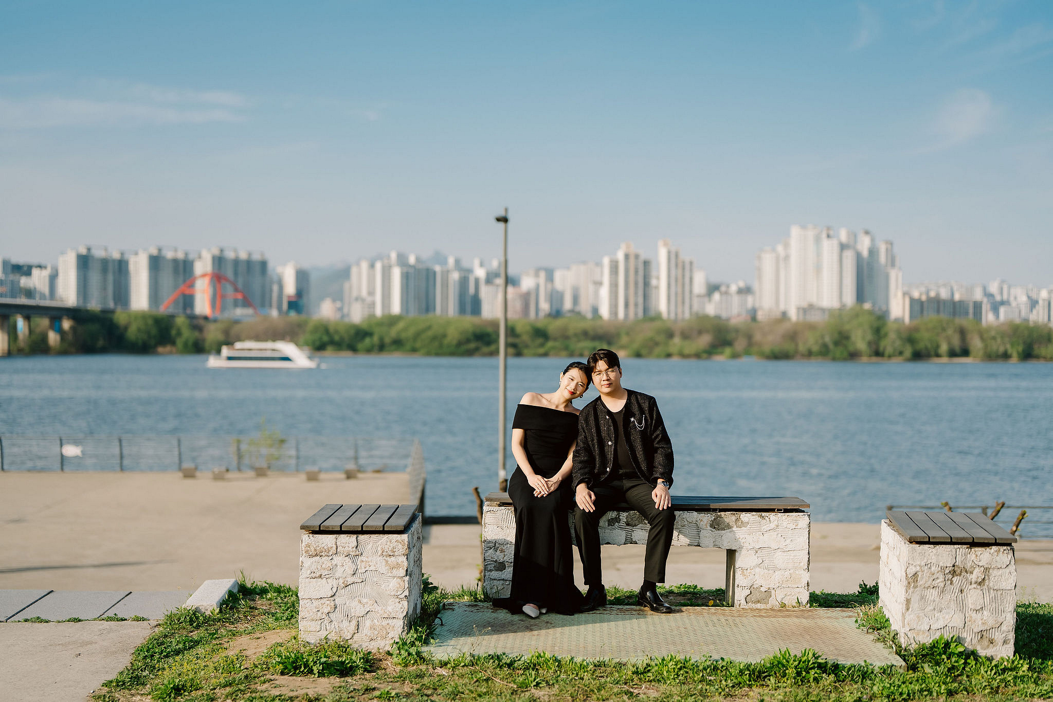Seoul Pre-Wedding Photoshoot | Namsan, City Streets & Hangang Park at Hangang Park pre-wedding photo