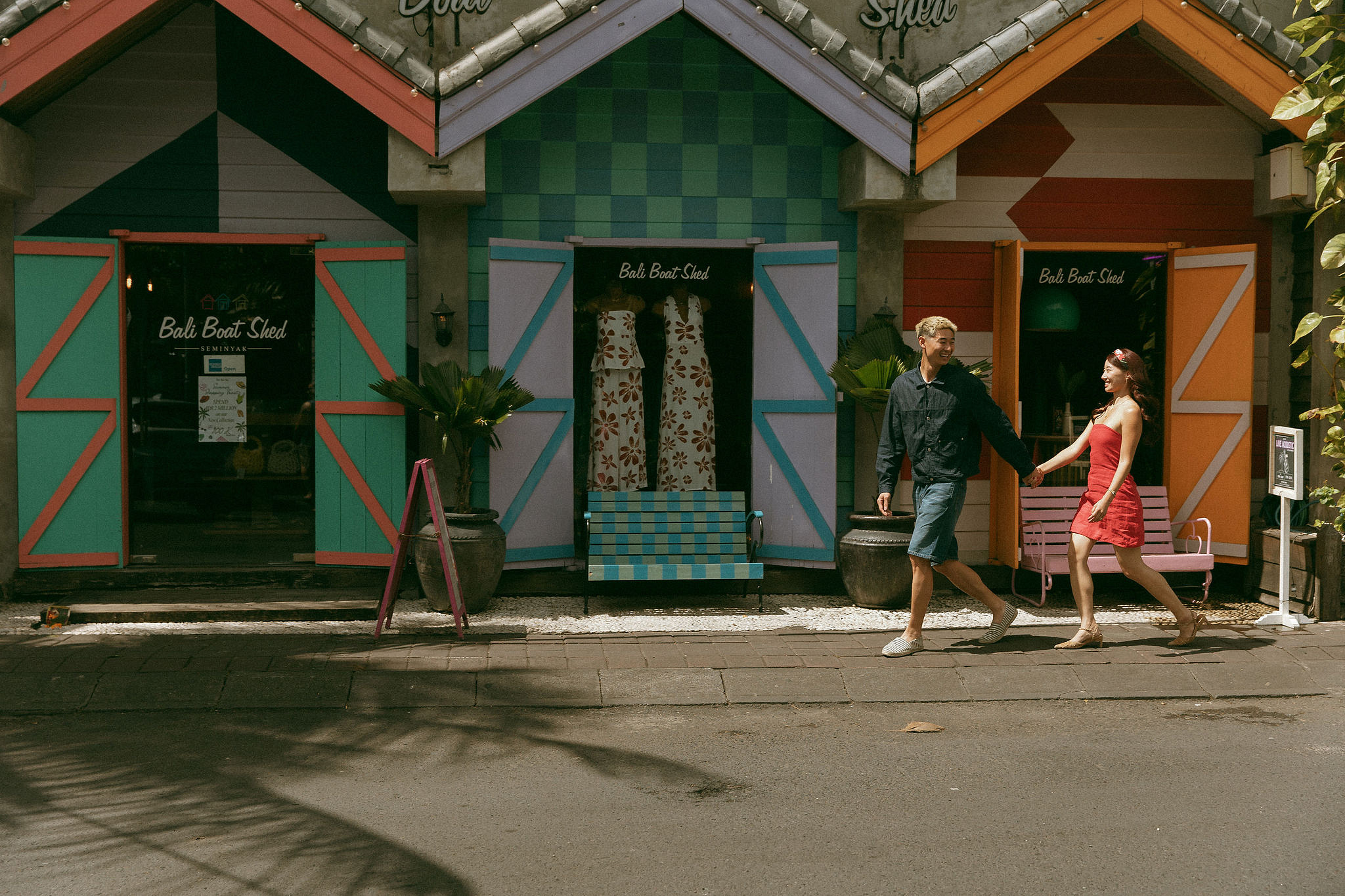 Bali Pre-Wedding Photoshoot | Mt. Batur Pinggan Village, Gelato Diner & Black Sand Beach at Restaurant   pre-wedding photo