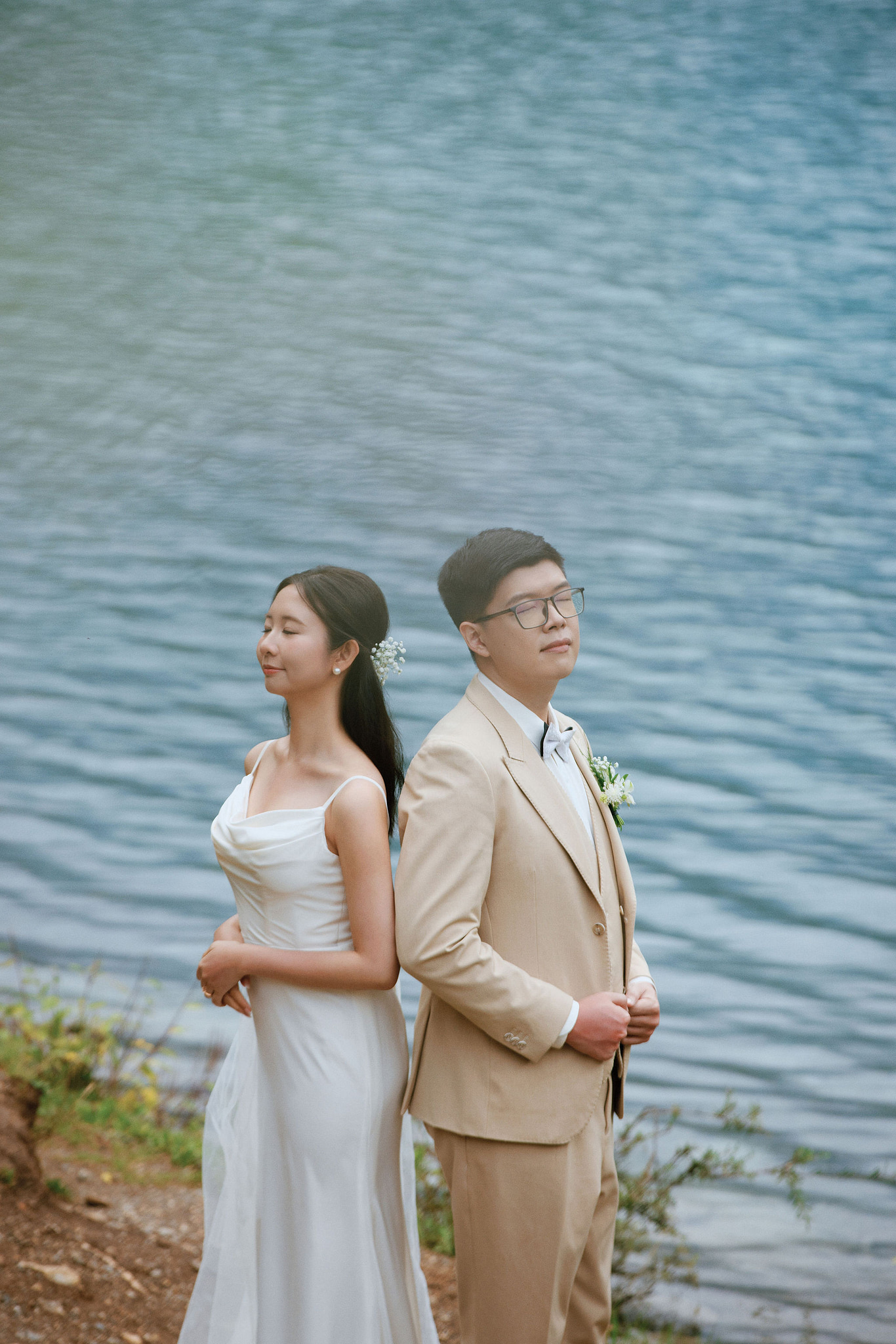 Lijiang, Yunnan Pre-Wedding Photoshoot | Spruce Meadow, Blue Moon Valley, Yulong Snow Mountain & Shuhe Ancient Town at Blue Moon Valley pre-wedding photo