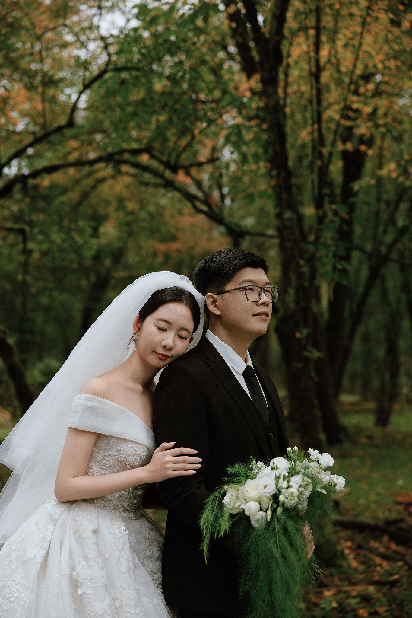 Lijiang, Yunnan Pre-Wedding Photoshoot | Spruce Meadow, Blue Moon Valley, Yulong Snow Mountain & Shuhe Ancient Town at Spruce Meadow pre-wedding photo