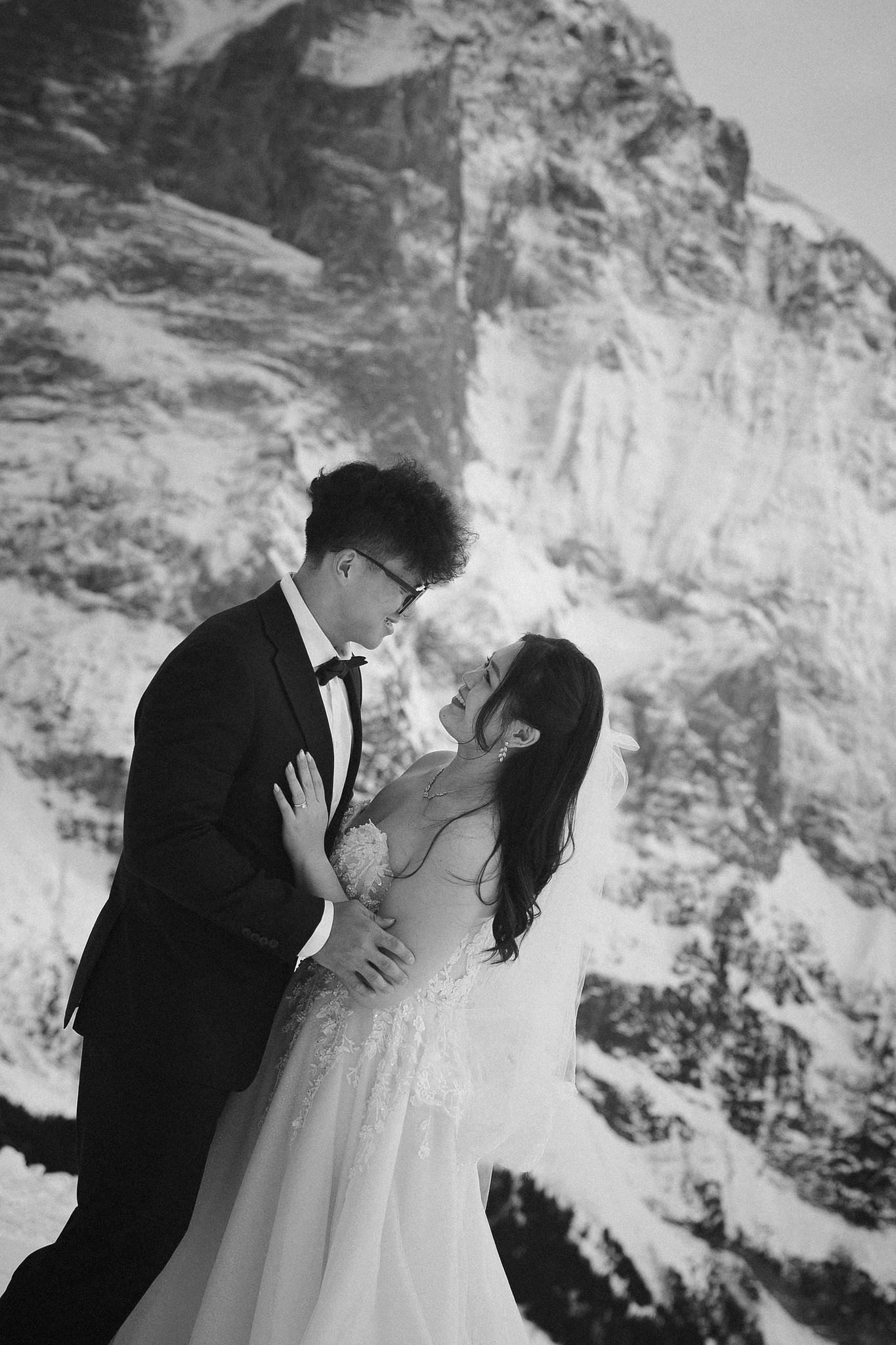 Switzerland Pre-Wedding Photoshoot | Lauterbrunnen, Grindelwald First & Lake Brienz at Grindelwald First pre-wedding photo
