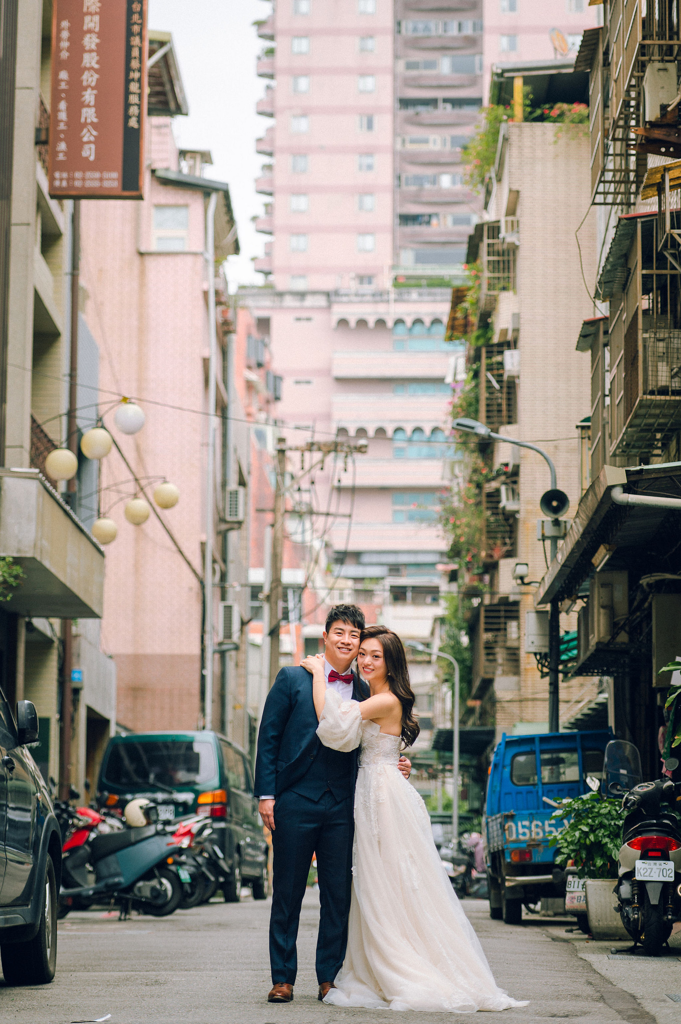 Taiwan Pre-Wedding Photoshoot | Dadaocheng, Nanjing Road & Huaxi Street at Dadaocheng pre-wedding photo