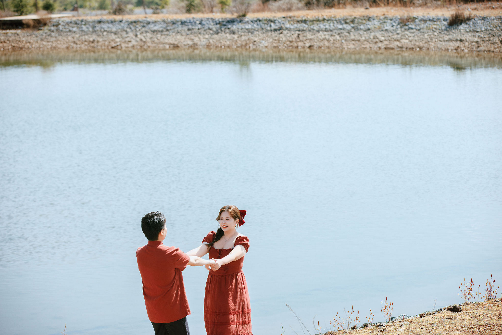 Lijiang Pre-Wedding Photoshoot | Spruce Meadow, Blue Moon Valley & Alpine Lake at Natural Lake pre-wedding photo