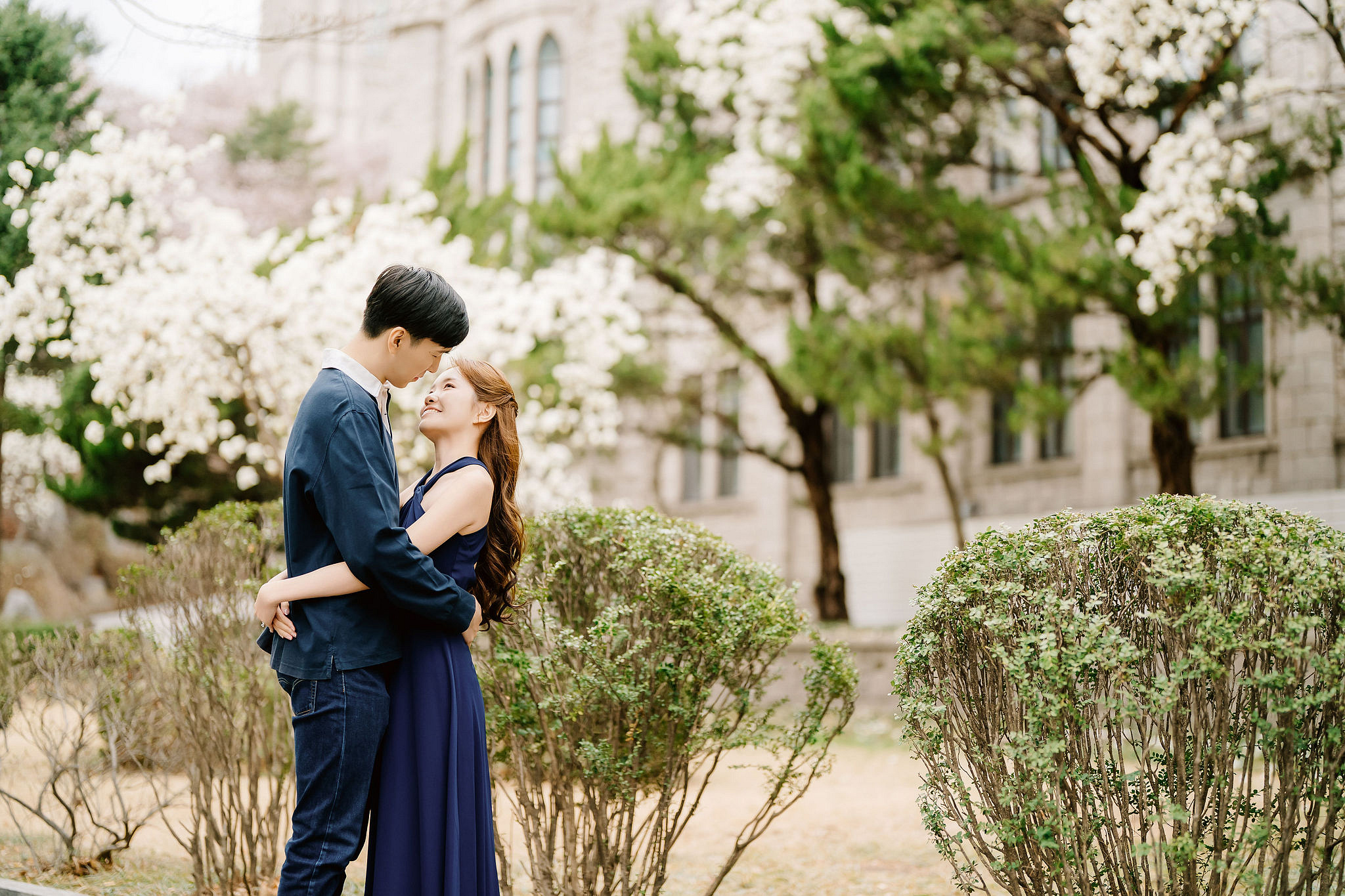 Seoul Pre-Wedding Photoshoot | Yongsan Park, Yonsei University & Kyung Hee University at Kyung Hee University pre-wedding photo