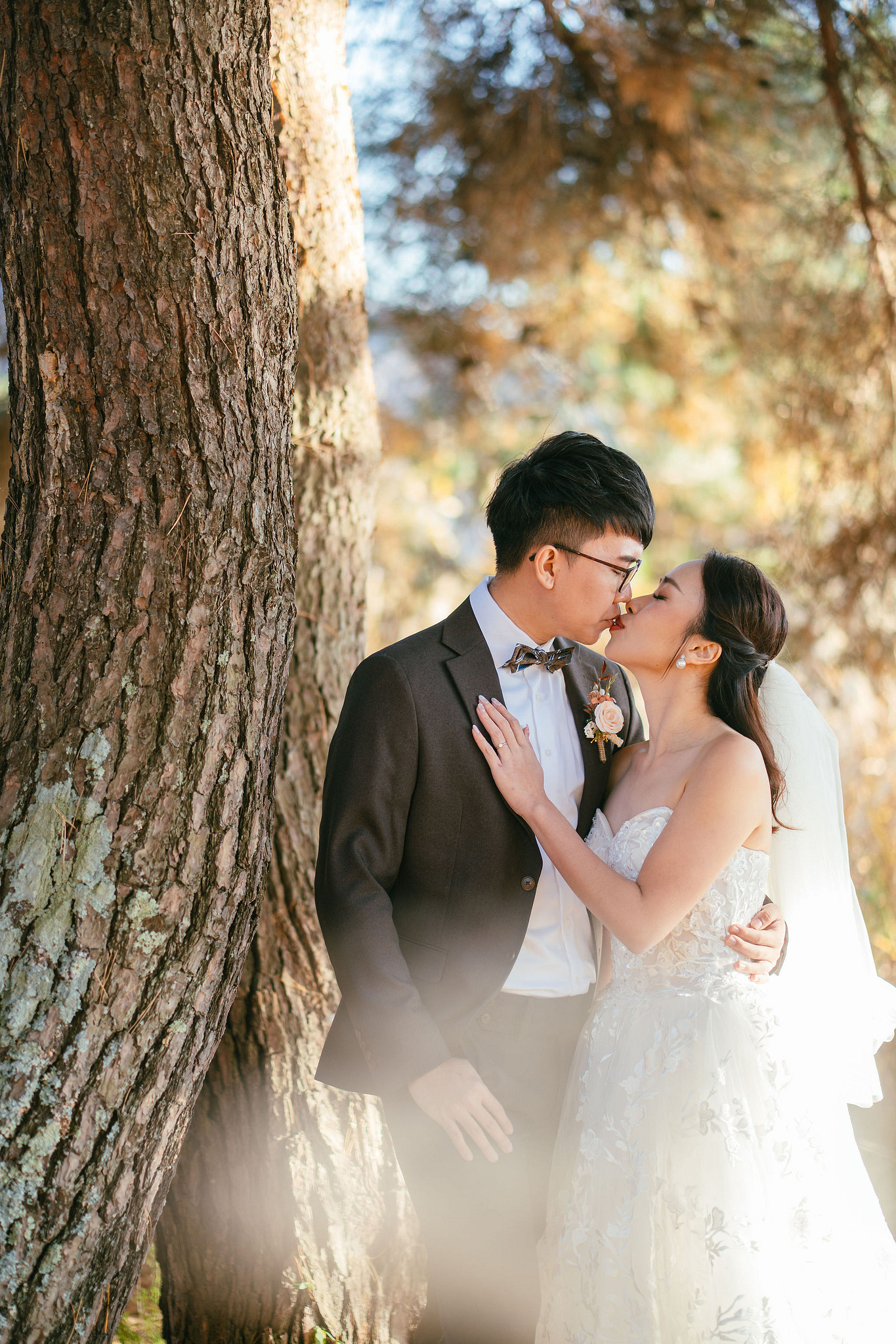 Tokyo & Mt Fuji Pre-Wedding Photoshoot | Asakusa Temple, Maple Corridor, Susuki Fields & Lake Kawaguchiko at Suzuki Fields pre-wedding photo