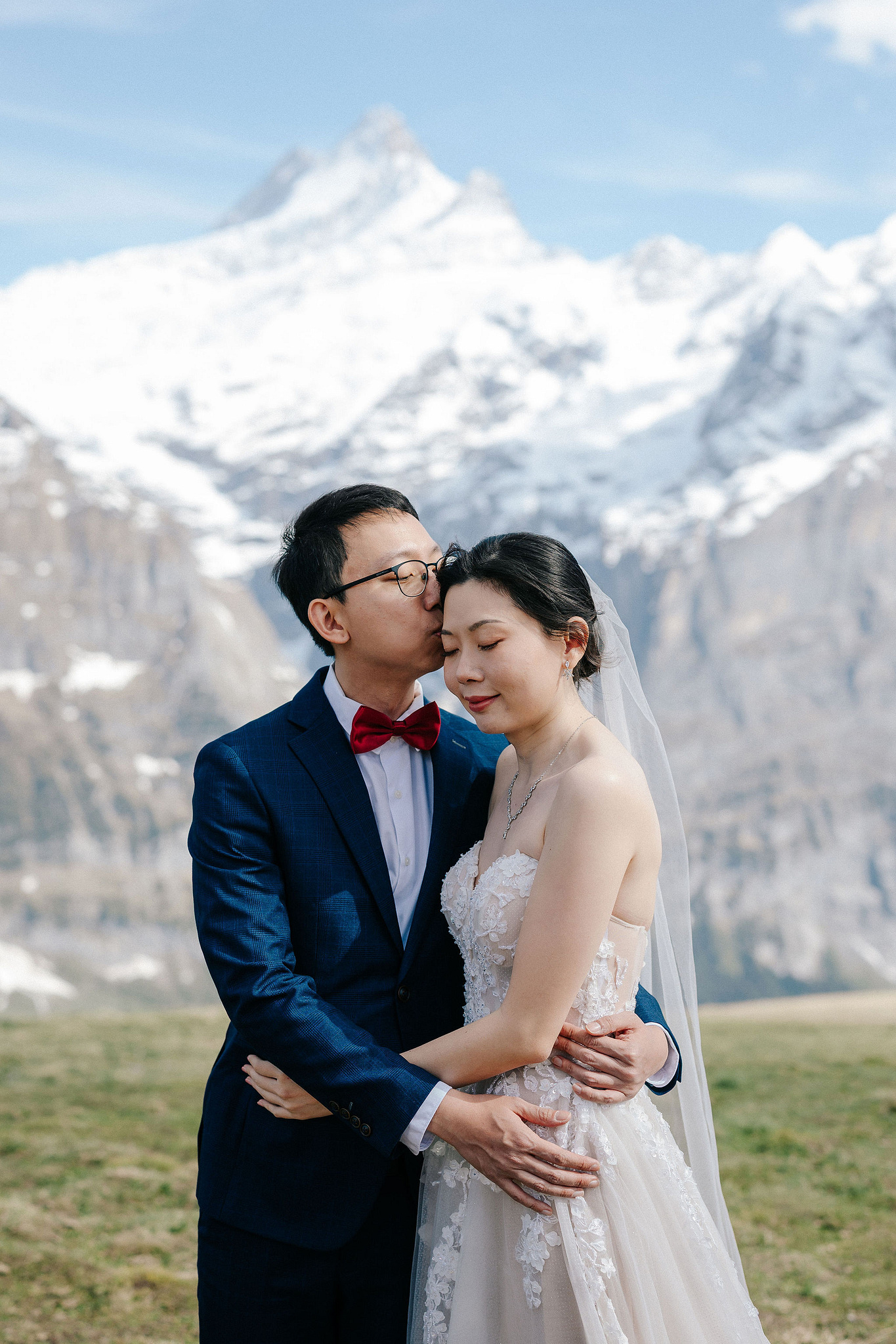 Switzerland Pre-Wedding Photoshoot | Grindelwald First & Grindelwald Village & Lake Brienz at Grindelwald First pre-wedding photo