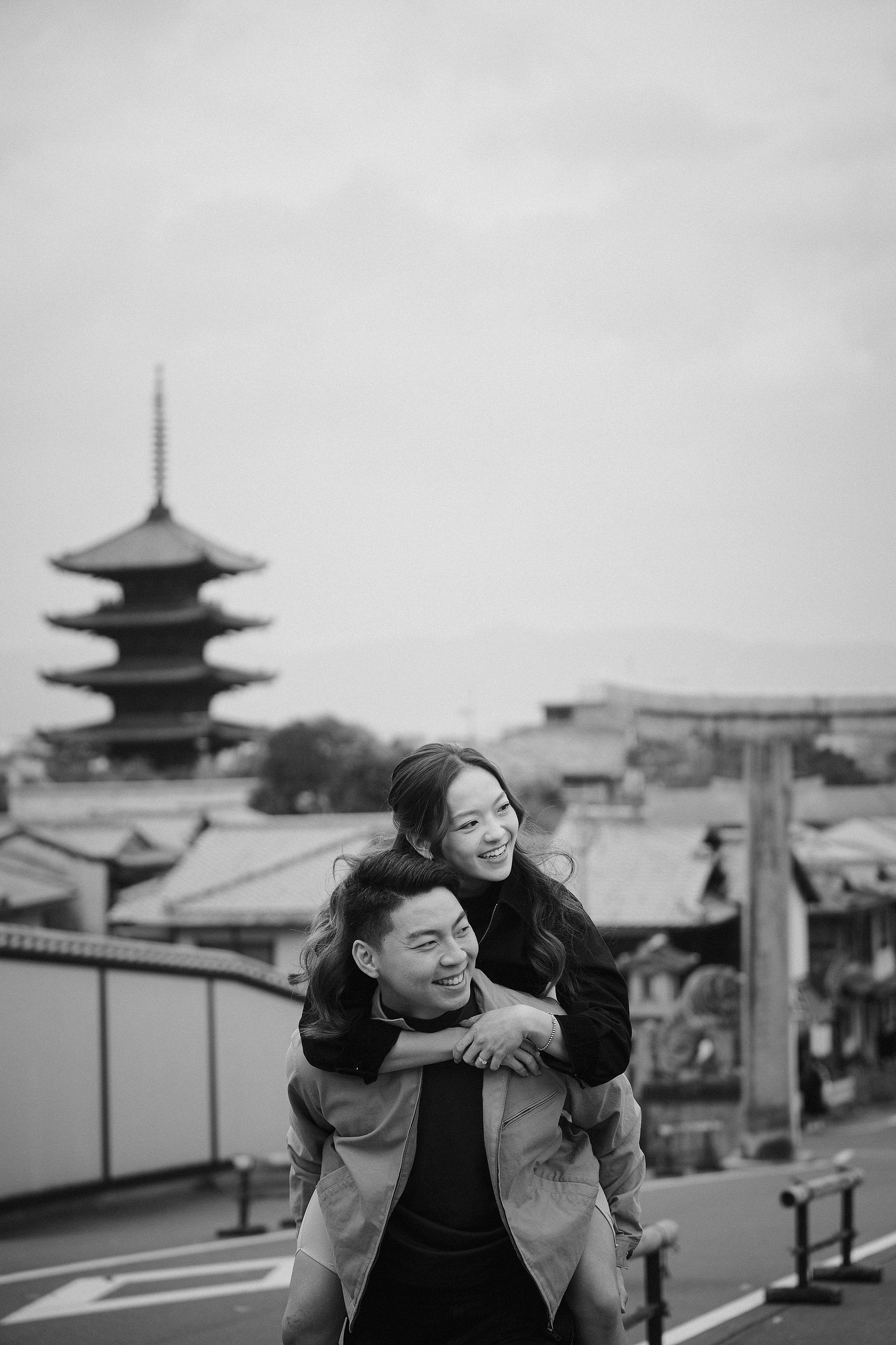 Kyoto Pre-Wedding Photoshoot | Ninenzaka, Nara Deer Park & Mt. Wakakusa at Ninenzaka pre-wedding photo
