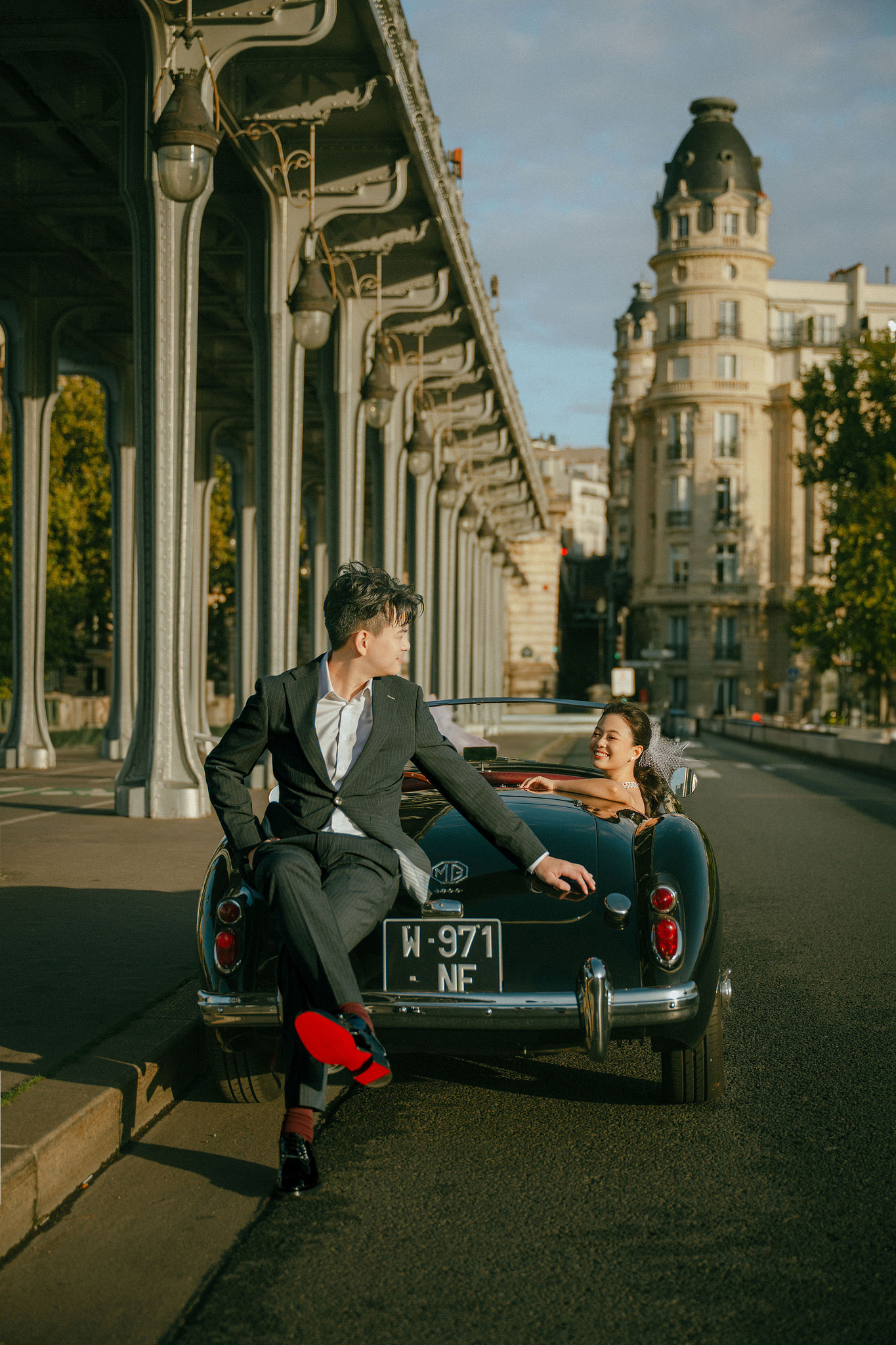 Paris Pre-Wedding Photoshoot | Bir-Hakeim Bridge, Paris Streets & Château de Fontainebleau at Bir-Hakeim Bridge pre-wedding photo