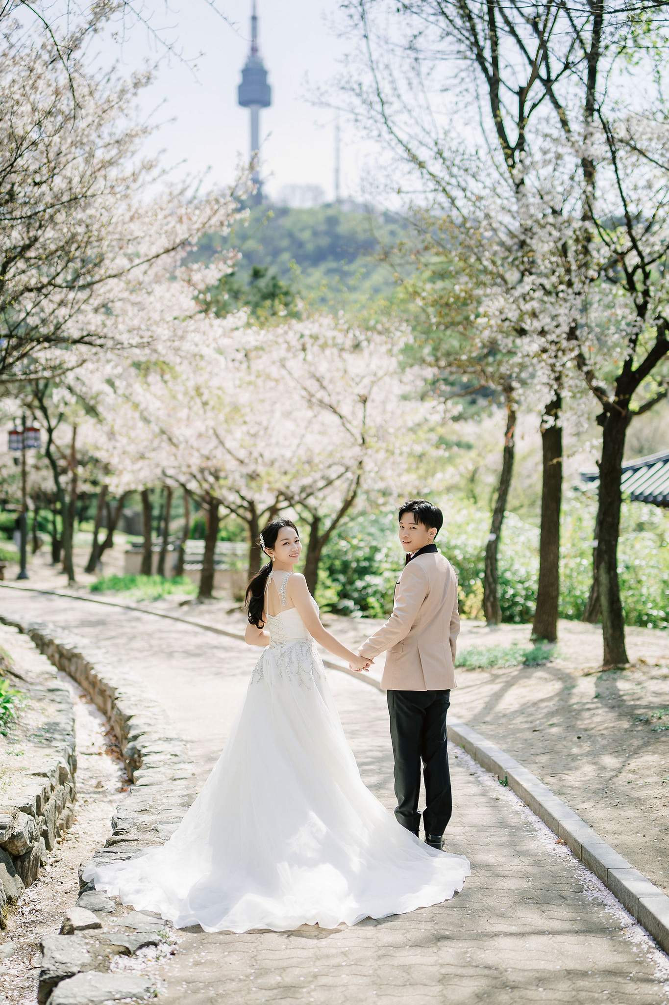 Seoul Pre-Wedding Photoshoot | Seoul Forest, Namsan Tower & Namsangol Hanok Village at Namsan Tower pre-wedding photo