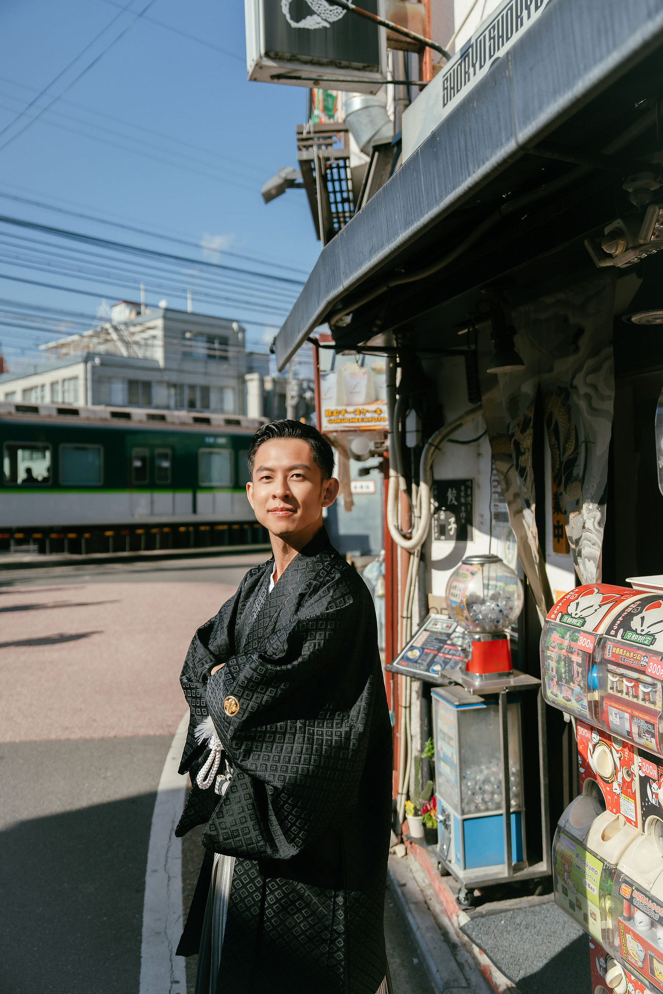 Kyoto Pre-Wedding Photoshoot | Gion Streets & Fushimi Inari Shrine & Nara Park at Fushimi Inari Shrine pre-wedding photo