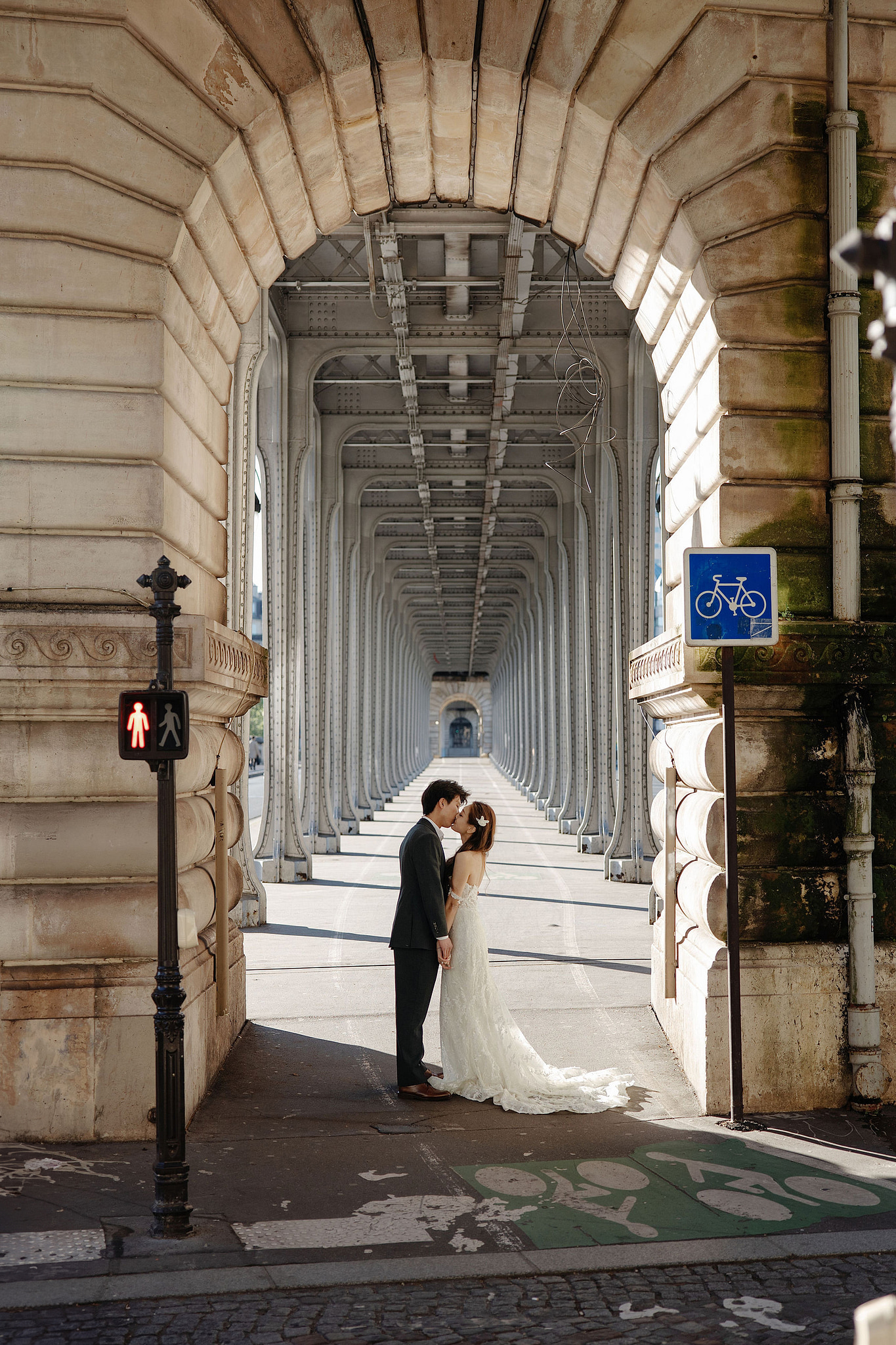Paris Pre-Wedding Photoshoot | Place du Trocadéro, Bir-Hakeim Bridge, Sacré-Cœur Basilica, Parisian Café & Palais Royal at Bir-Hakeim Bridge pre-wedding photo