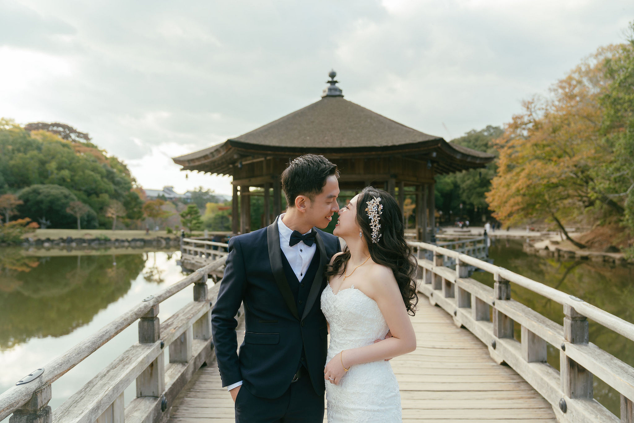 Kyoto Pre-Wedding Photoshoot | Gion Streets & Fushimi Inari Shrine & Nara Park at Nara Park & Mount Wakakusa pre-wedding photo