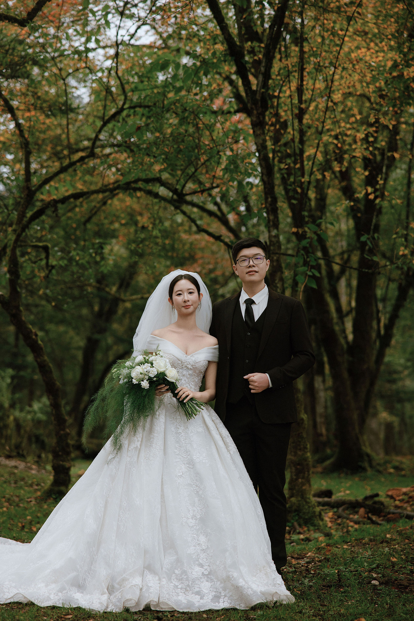Lijiang, Yunnan Pre-Wedding Photoshoot | Spruce Meadow, Blue Moon Valley, Yulong Snow Mountain & Shuhe Ancient Town at Spruce Meadow pre-wedding photo