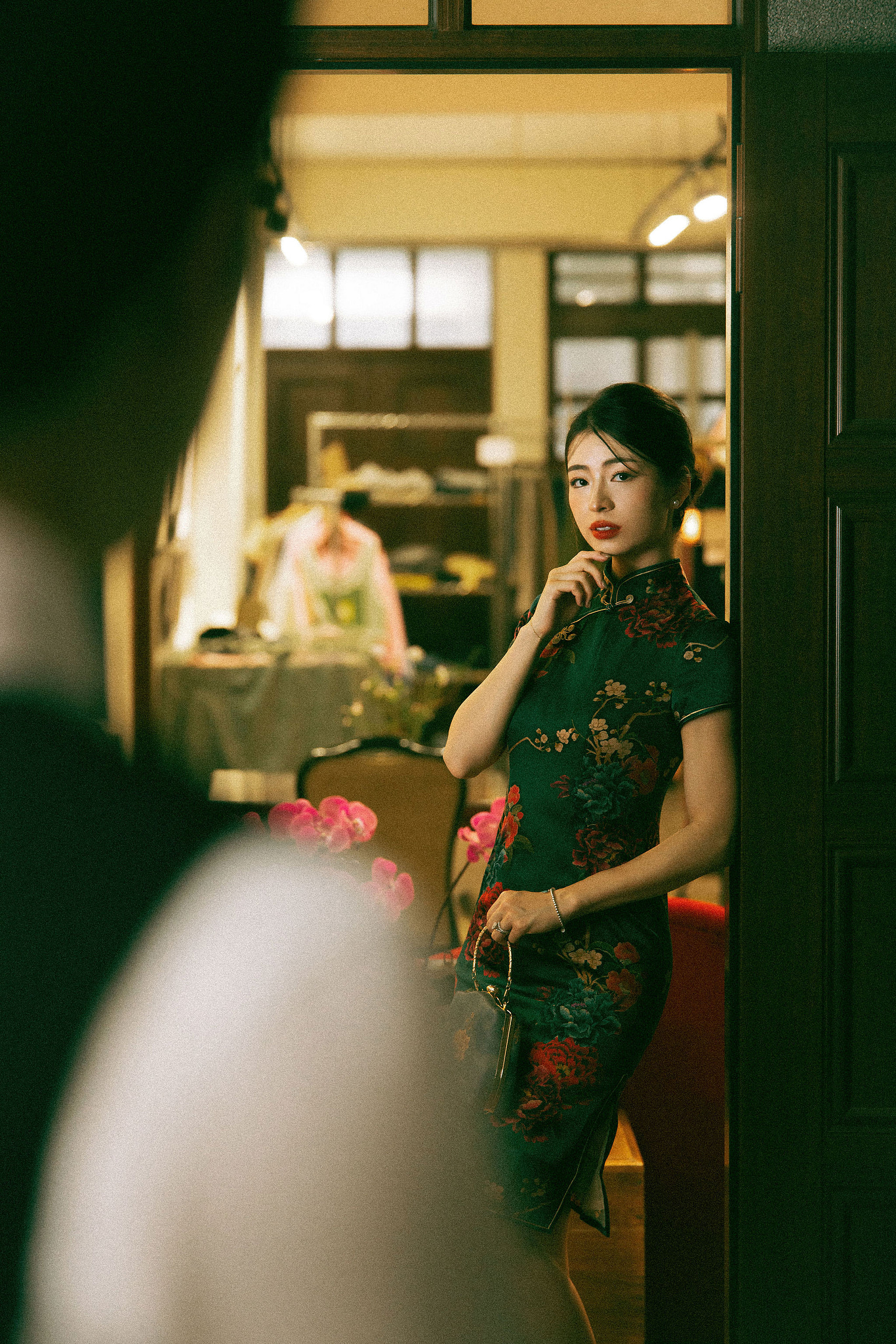 Taiwan Pre-Wedding Photoshoot Traditional Garden Qi Pao Experience Yangmingshan Vintage Night Market Shoot at Historic Garden pre-wedding photo