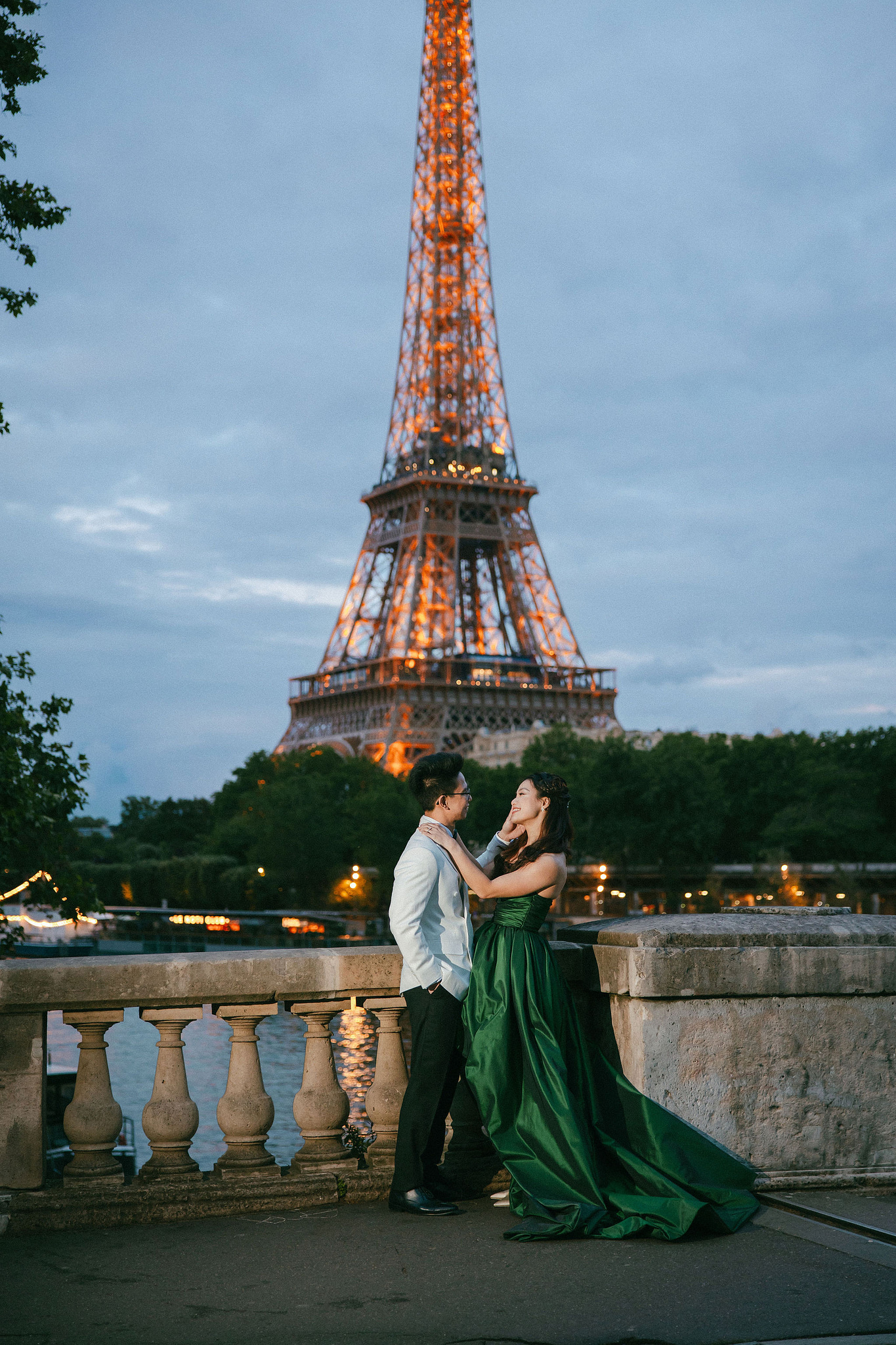 Paris Pre-Wedding Photoshoot | Place du Trocadéro, Luxembourg Gardens, Parisian Café, Louvre & Bir-Hakeim Bridge at Bir-Hakeim Bridge pre-wedding photo