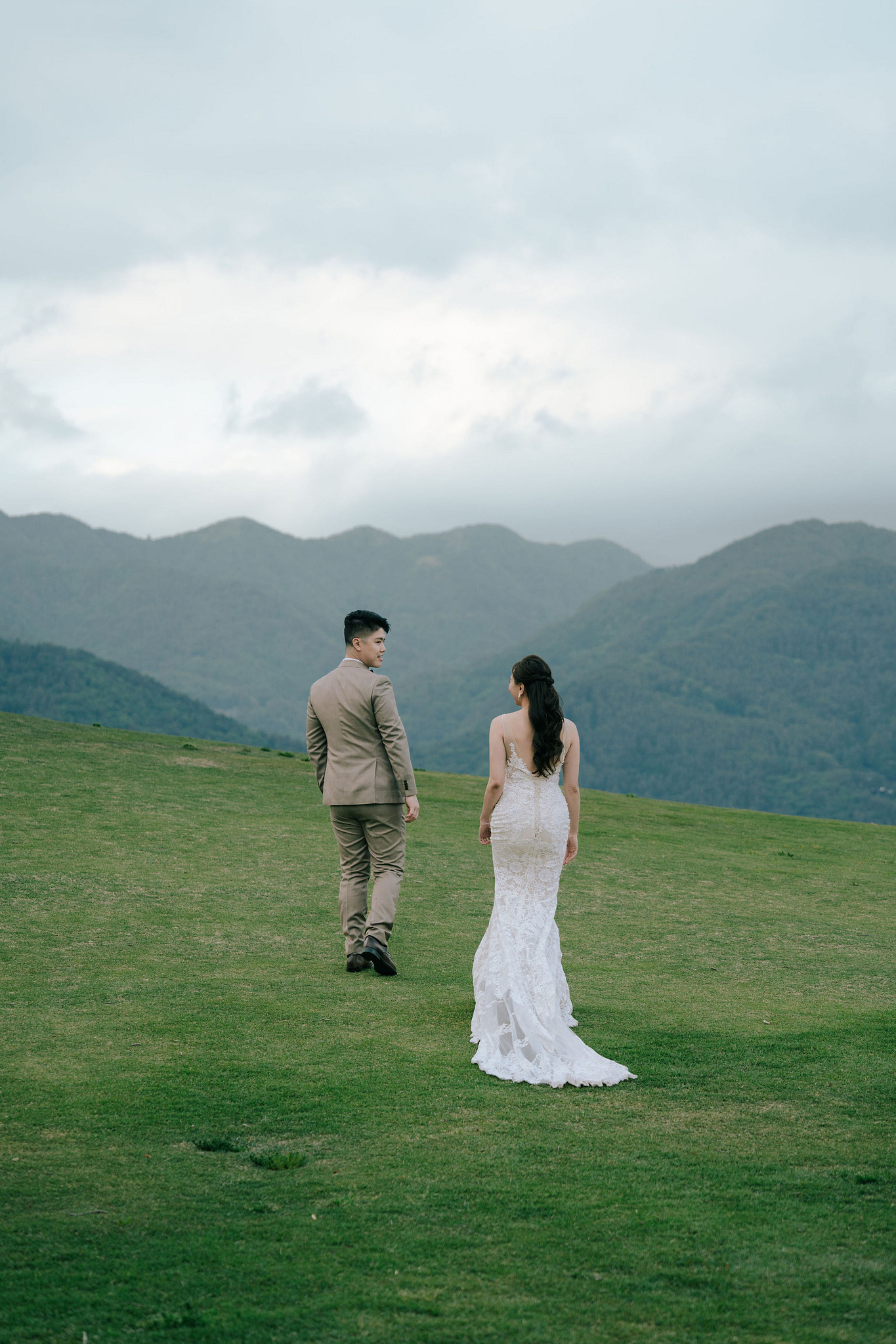Mt. Fuji Pre-Wedding Photoshoot | Mt. Fuji Village, Oishi Park & Mt. Fuji Park at Mt. Fuji Park pre-wedding photo