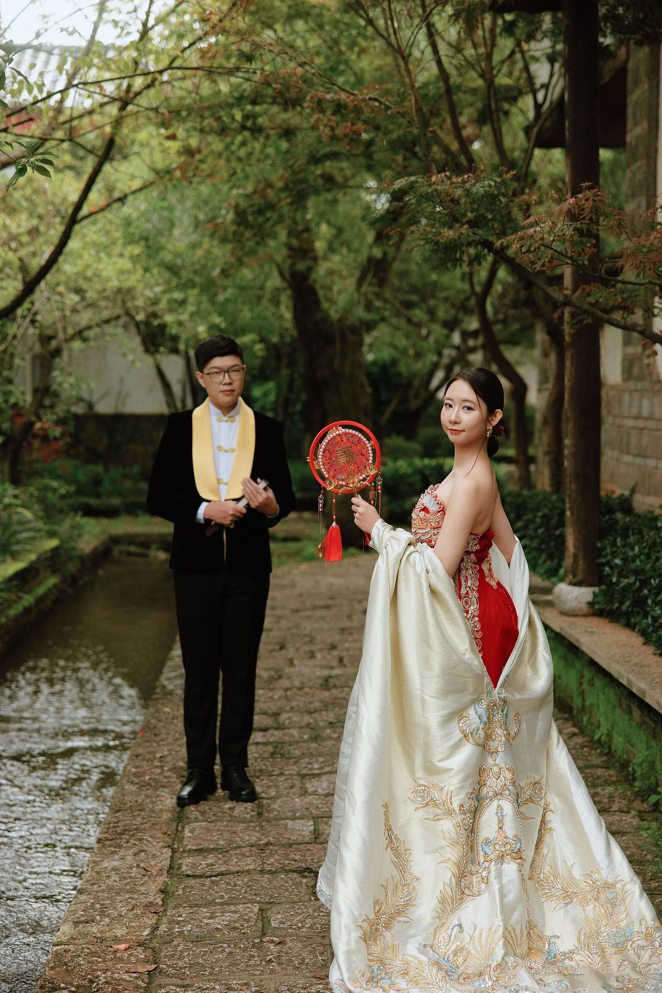 Lijiang, Yunnan Pre-Wedding Photoshoot | Spruce Meadow, Blue Moon Valley, Yulong Snow Mountain & Shuhe Ancient Town at Shuhe Ancient Town pre-wedding photo
