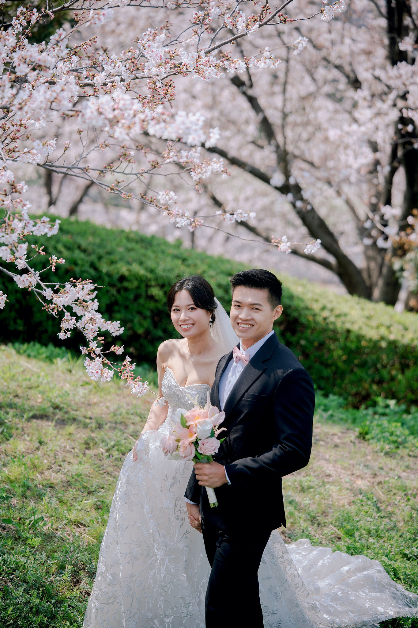 Tokyo & Mt Fuji Pre-Wedding Photoshoot | Senso-Ji Temple, Tokyo Park & Lake Kawaguchiko at Tokyo Park pre-wedding photo