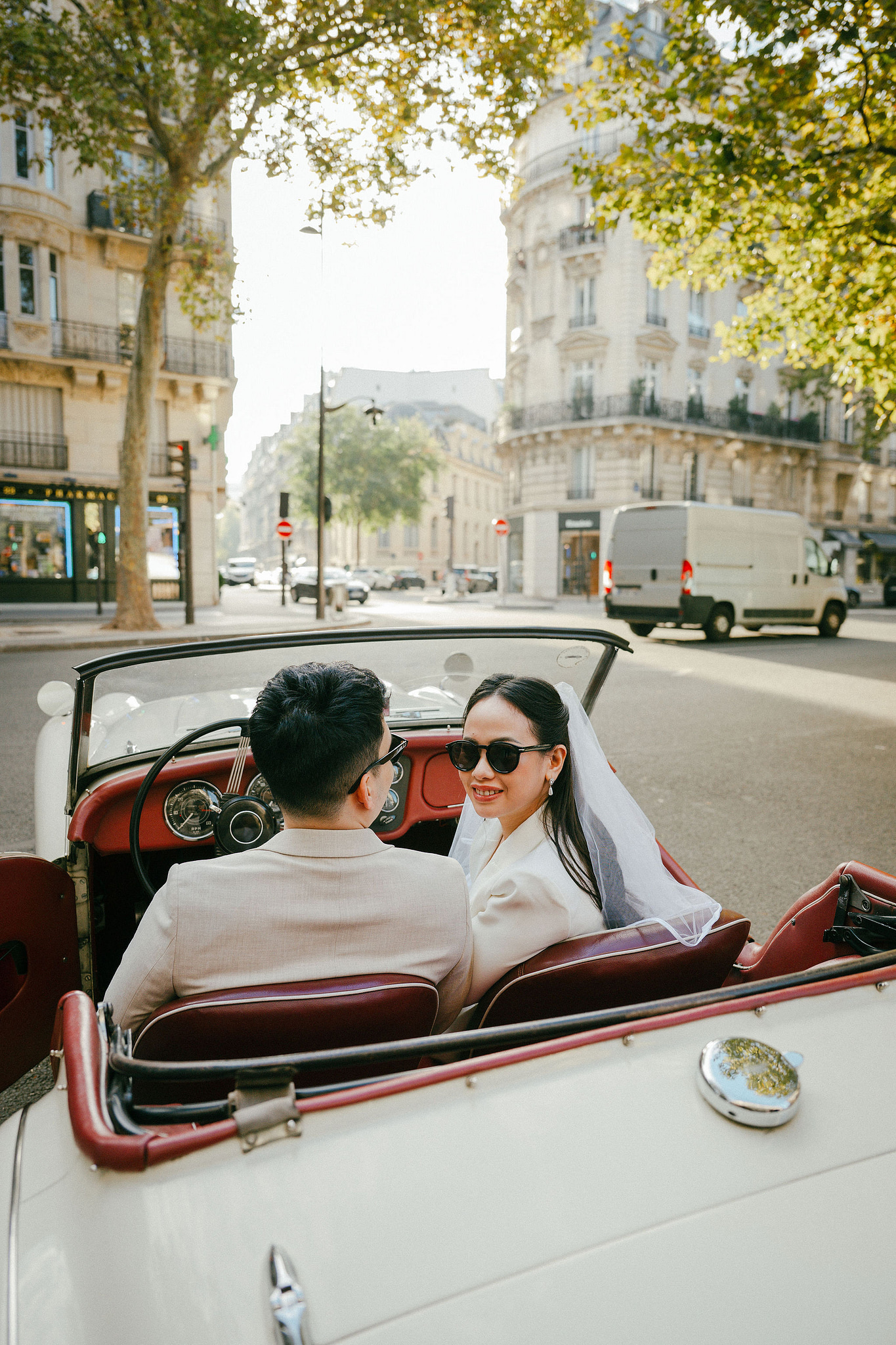 Paris Pre-Wedding Photoshoot | Trocadéro, Vintage Car, Parisian Café, Paris Rooftop & Louvre at Vintage Car pre-wedding photo