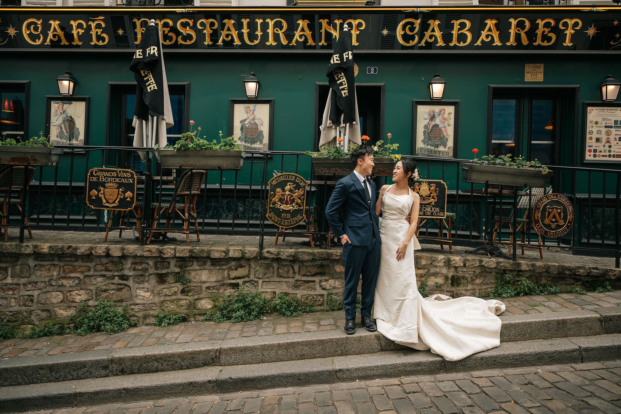 Paris Pre-Wedding Photoshoot | Place du Trocadéro, Bir-Hakeim Bridge, Louvre Pyramid, Tuileries Garden & Montmartre at Montmartre pre-wedding photo