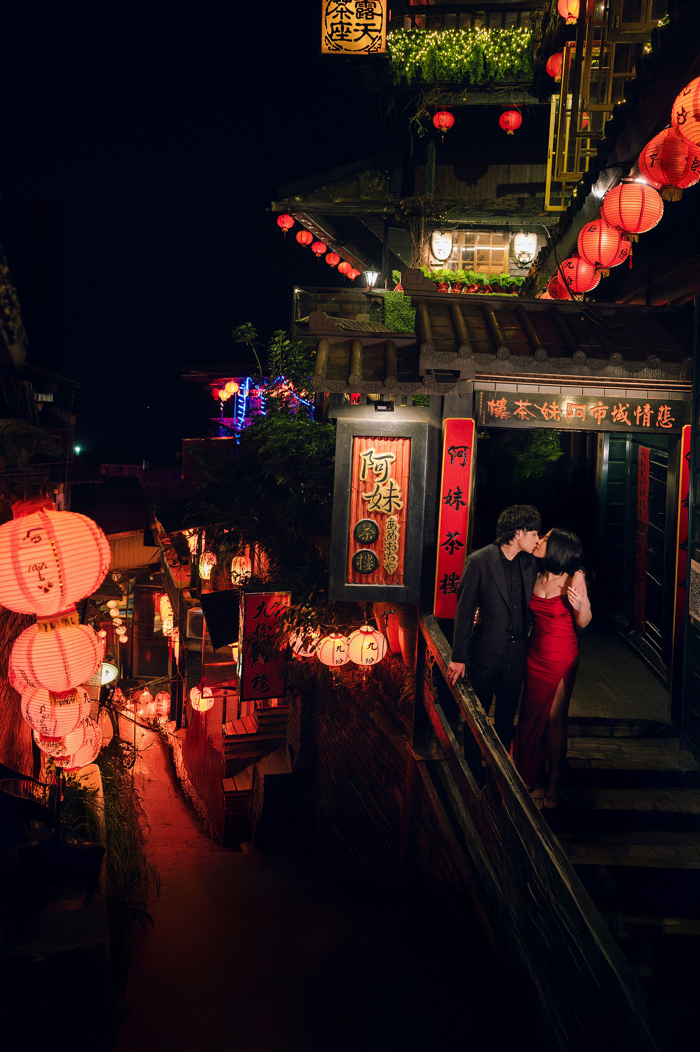 Taiwan Pre-Wedding Photoshoot | Ximending, Lengshuikeng & Jiufen at Jiufen pre-wedding photo