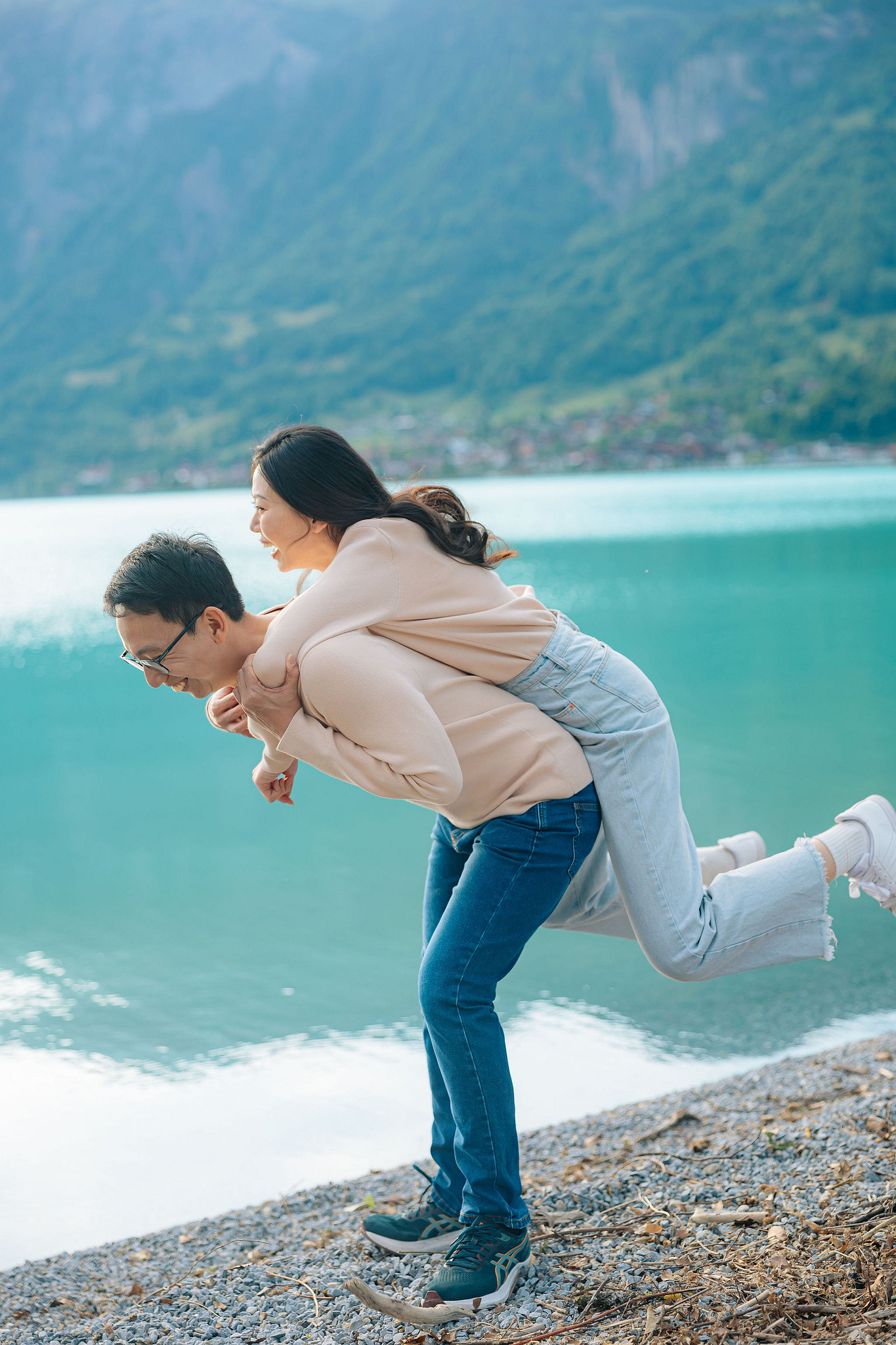 Switzerland Pre-Wedding Photoshoot | Grindelwald First & Grindelwald Village & Lake Brienz at Lake Brienz pre-wedding photo