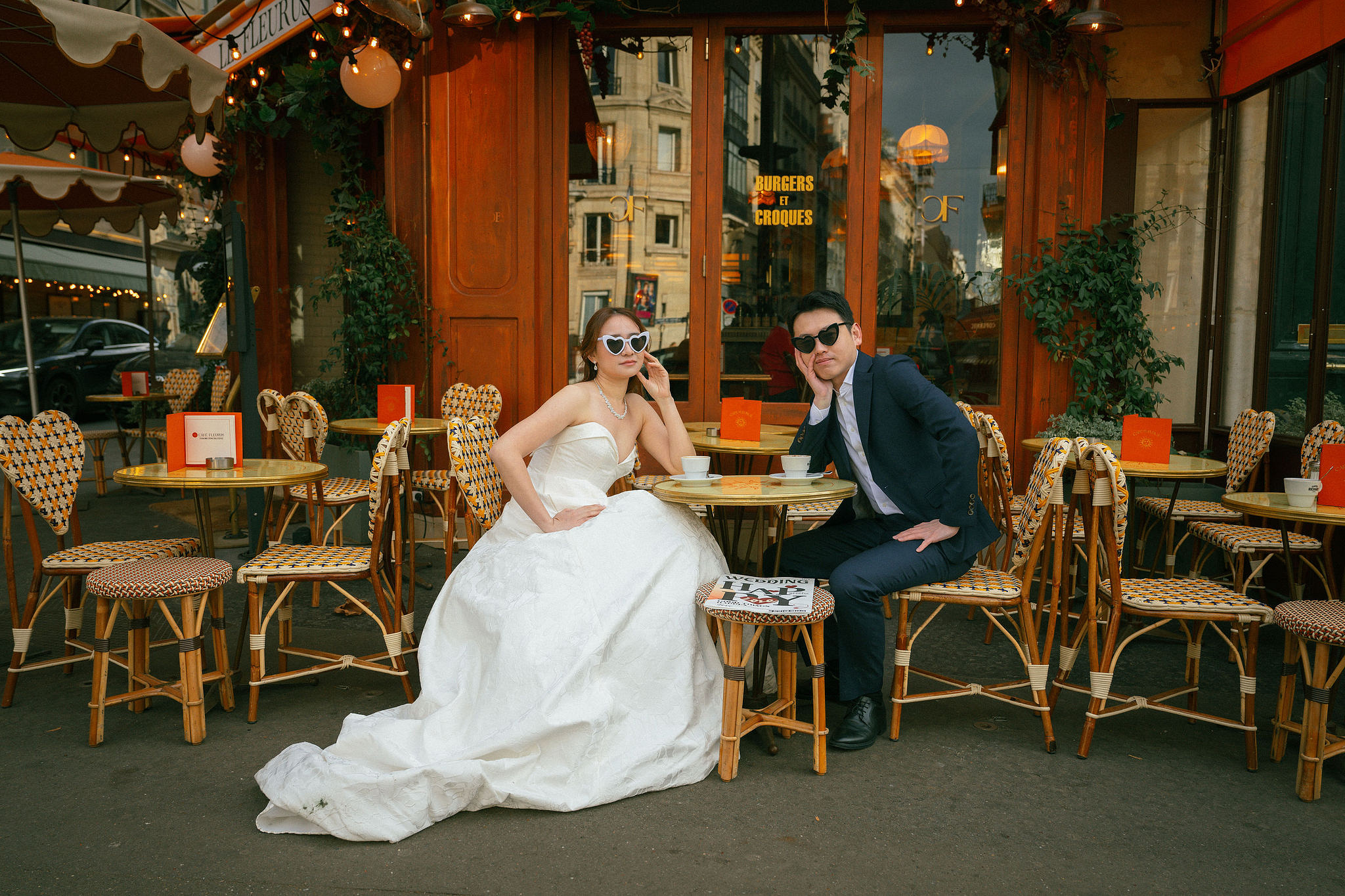 Paris Sunrise Pre-Wedding Photoshoot | Place du Trocadéro, Louvre, Parisian Café & Bir-Hakeim Bridge 巴黎日出婚紗攝影｜特羅卡德羅廣場、羅浮宮、巴黎咖啡館與比爾阿克姆橋 at Parisian Café pre-wedding photo