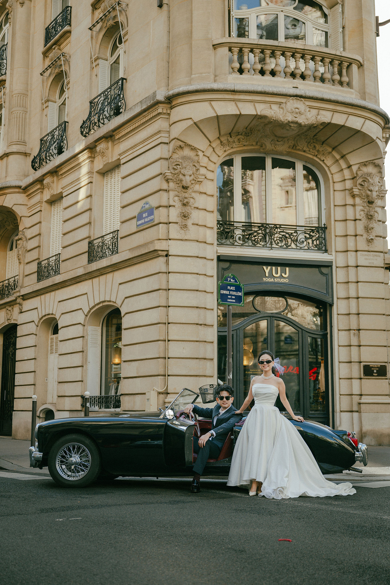 Paris Pre-Wedding Photoshoot | Bir-Hakeim Bridge, Paris Streets & Château de Fontainebleau at Paris Streets pre-wedding photo