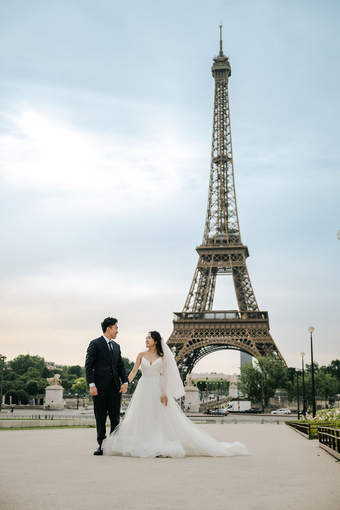 Paris Pre-Wedding Photoshoot | Place du Trocadéro, Bir-Hakeim Bridge, Louvre Pyramid, Tuileries Garden & Montmartre at Place du Trocadéro pre-wedding photo