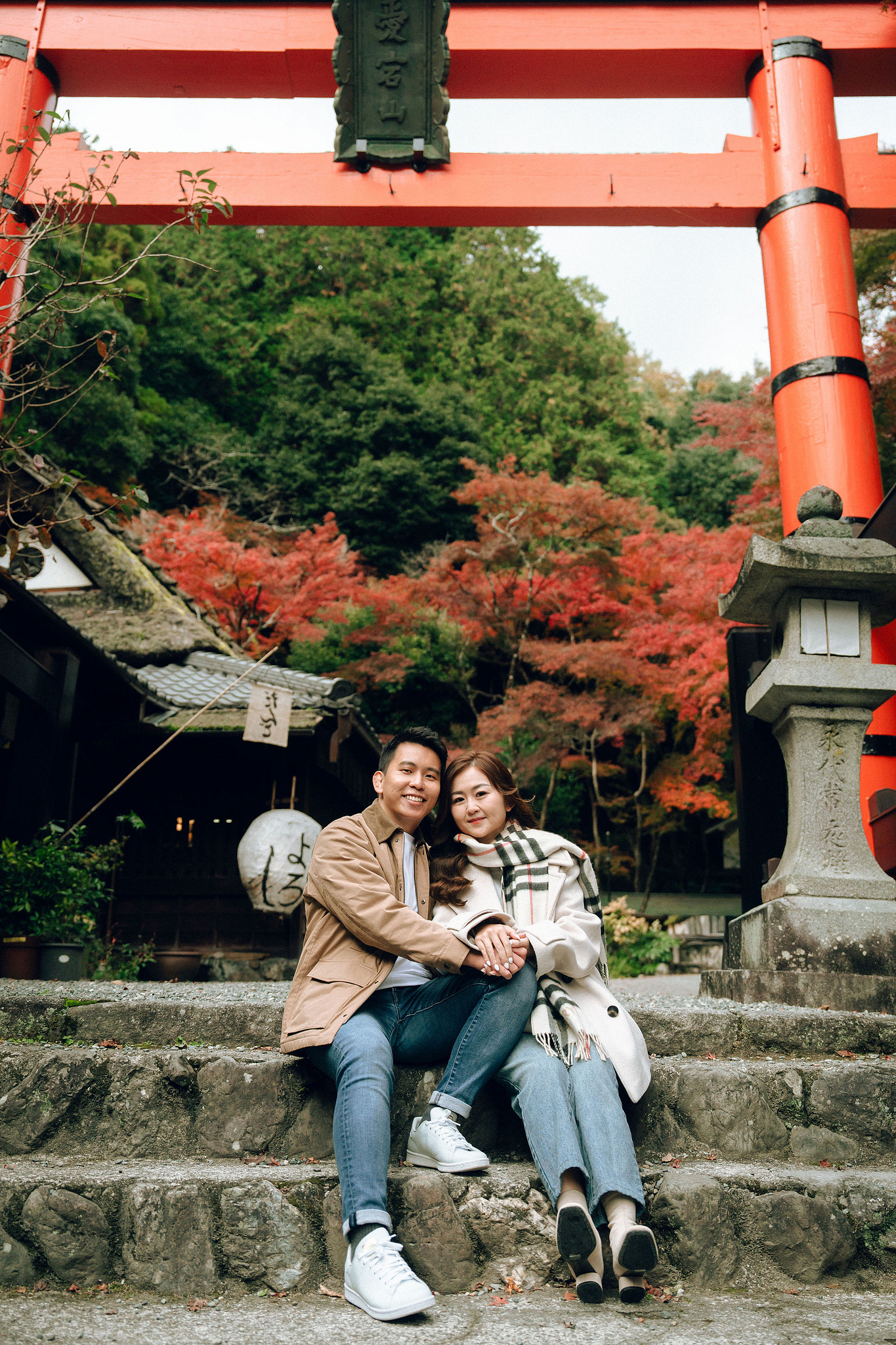 Kyoto Pre-Wedding Photoshoot | Arashiyama River, Arashiyama Temple & Mt. Wakakusa at Arashiyama Temple pre-wedding photo