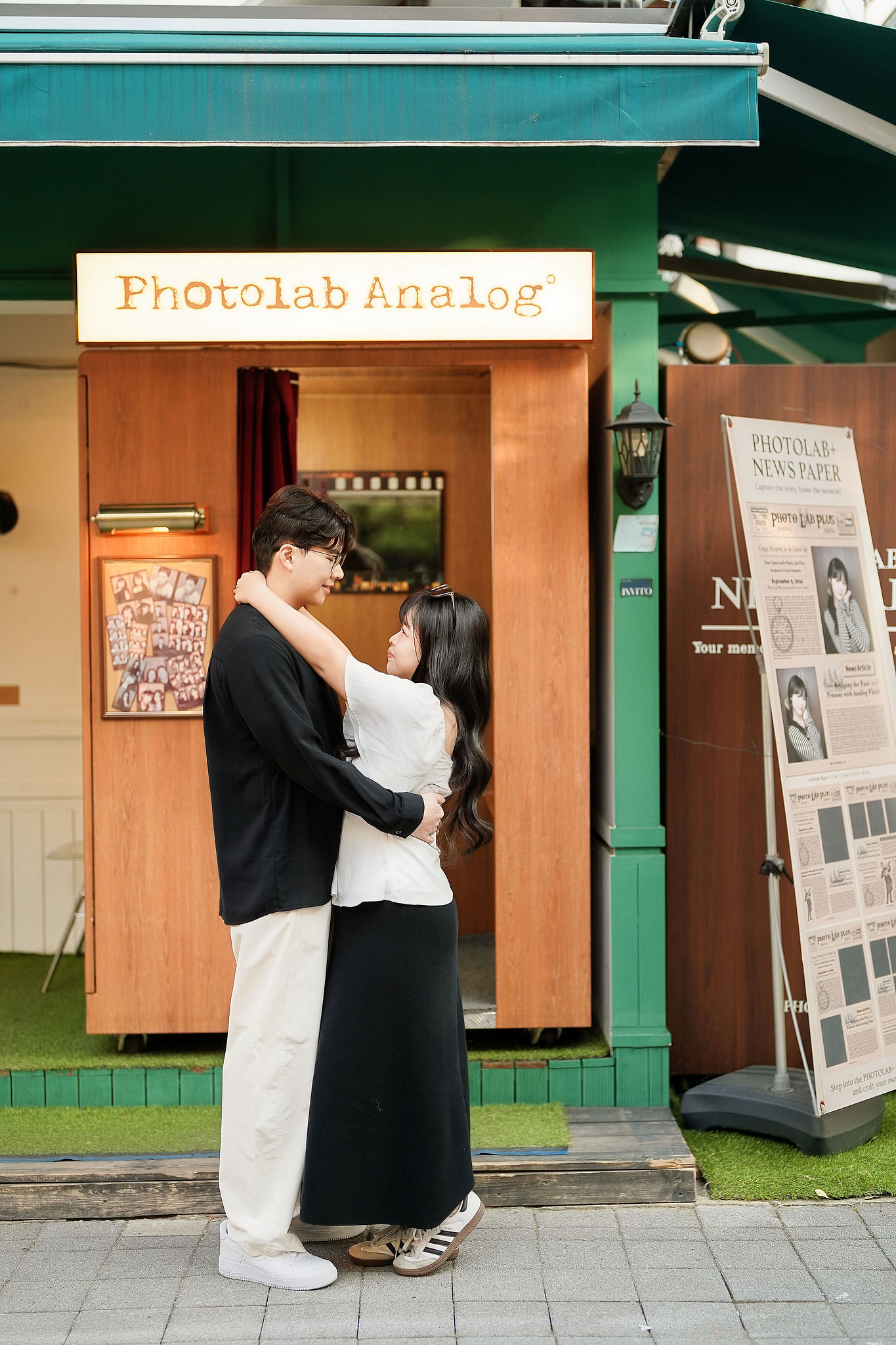 Seoul Pre-Wedding Photoshoot | Muhly Park, Seoul Forest & Cafe Street` at Cafe Street pre-wedding photo